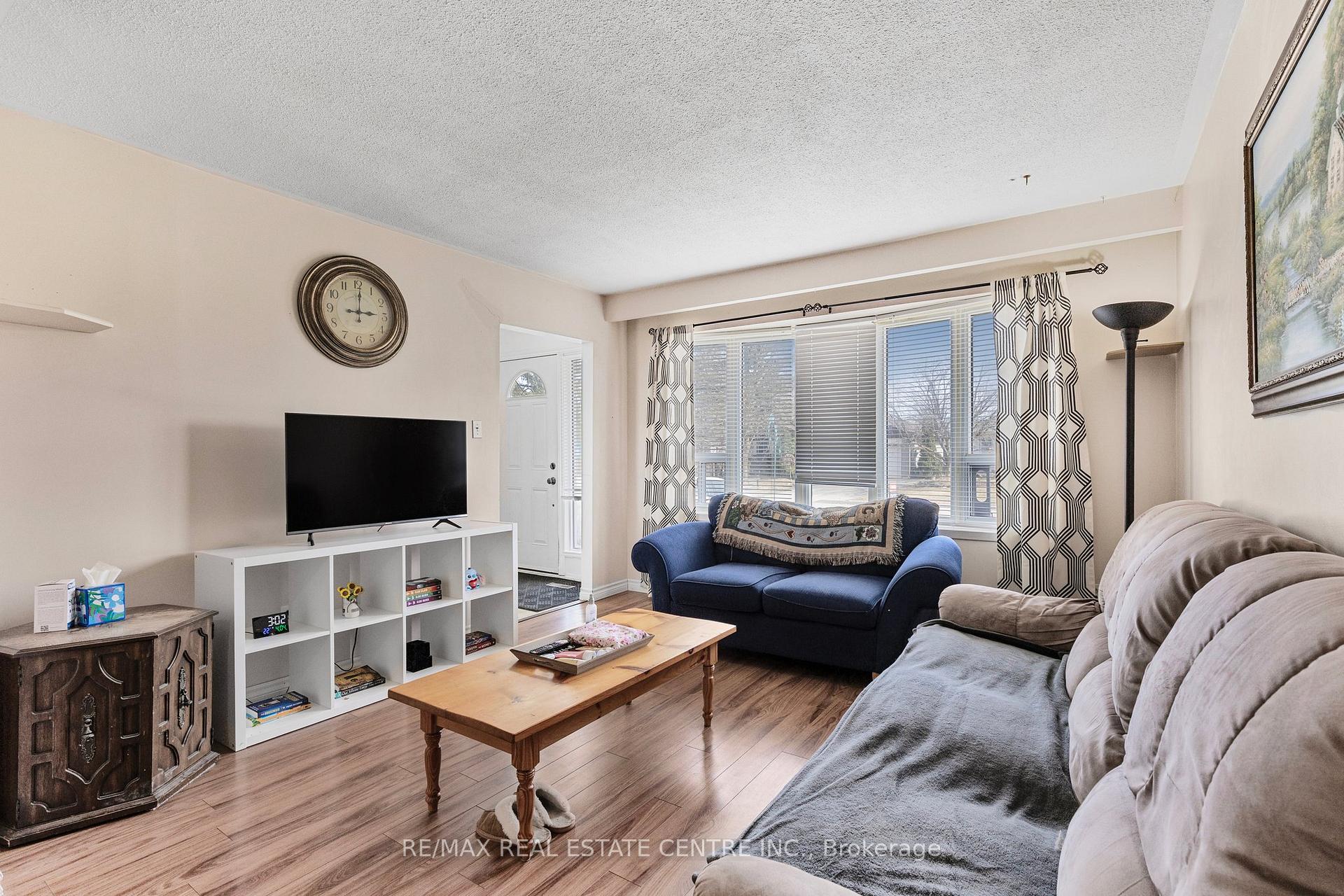 Photo 11 of 45 Madison Avenue, Orangeville — HOMEH