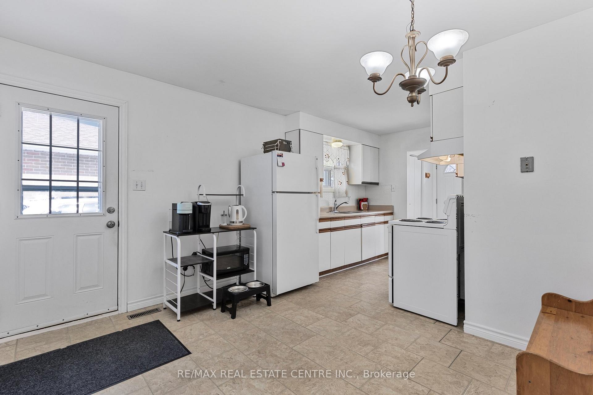 Photo 13 of 45 Madison Avenue, Orangeville — HOMEH