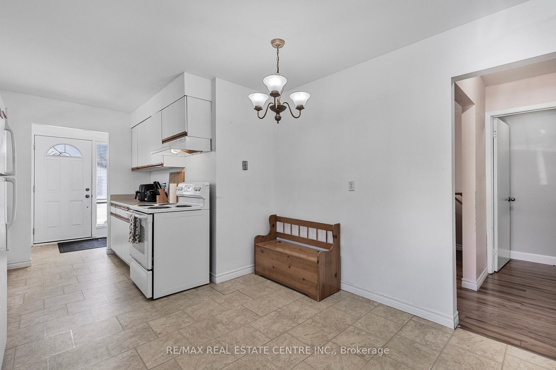 Photo 14 of 45 Madison Avenue, Orangeville — HOMEH