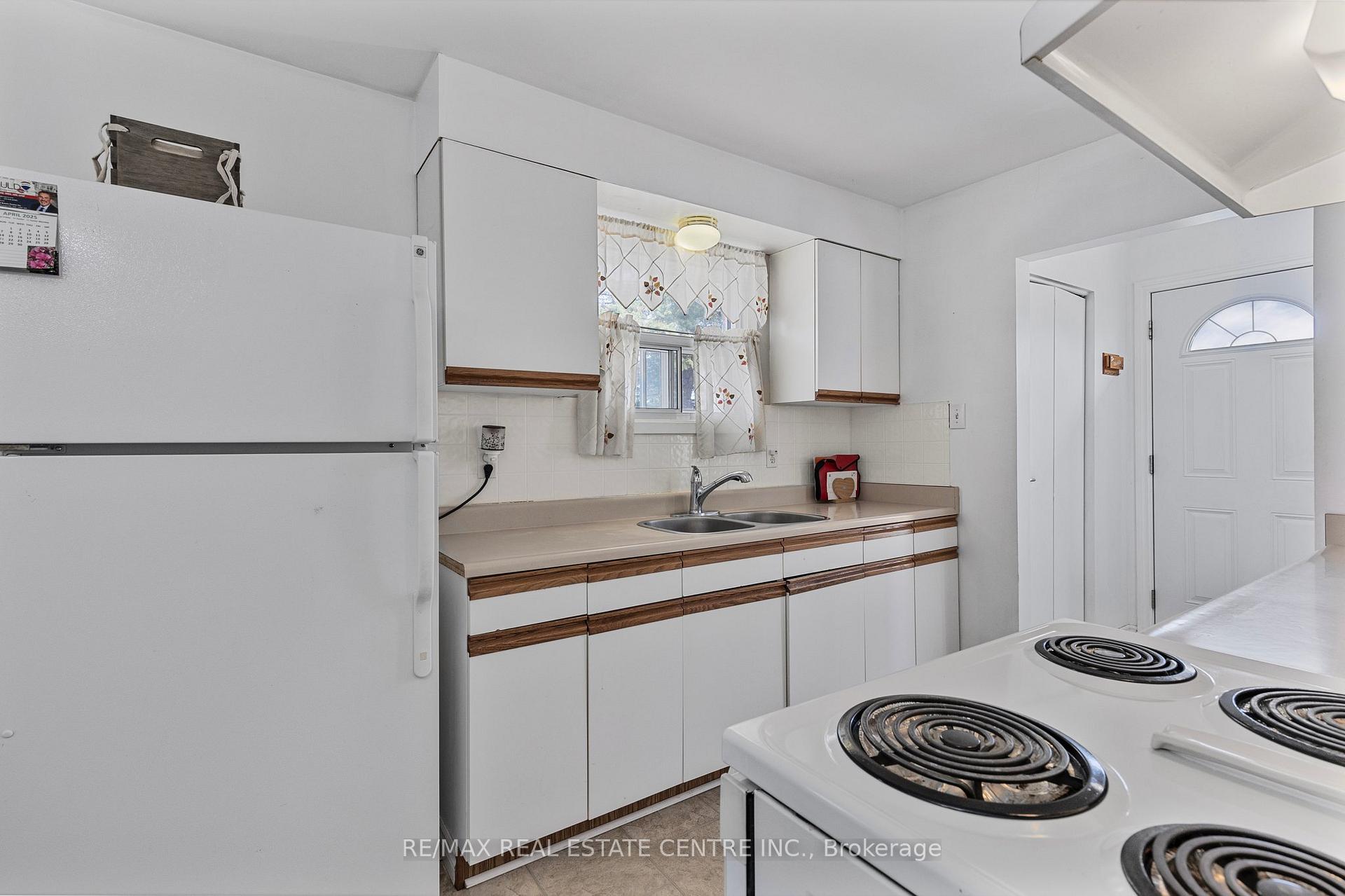 Photo 17 of 45 Madison Avenue, Orangeville — HOMEH