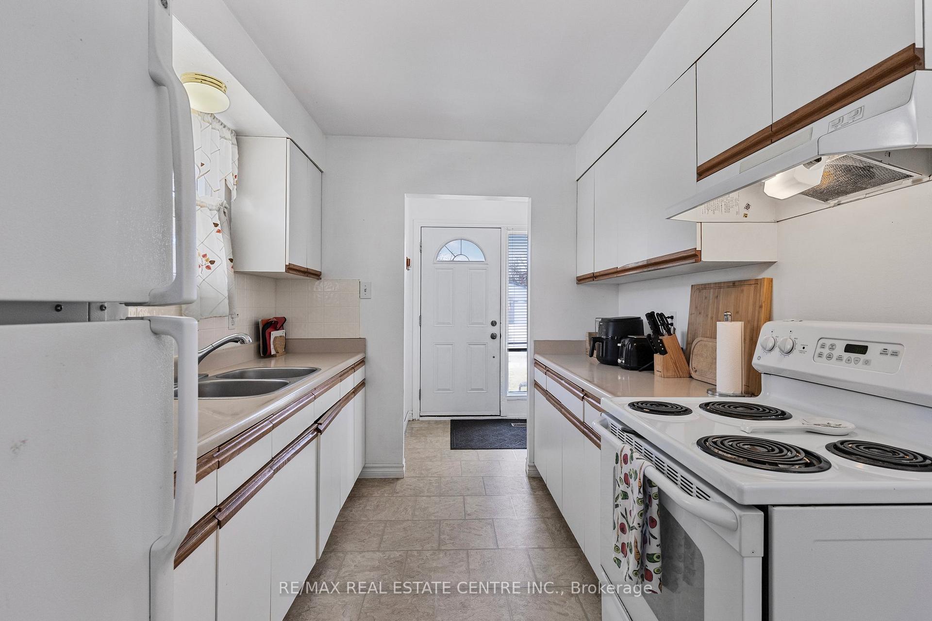 Photo 18 of 45 Madison Avenue, Orangeville — HOMEH