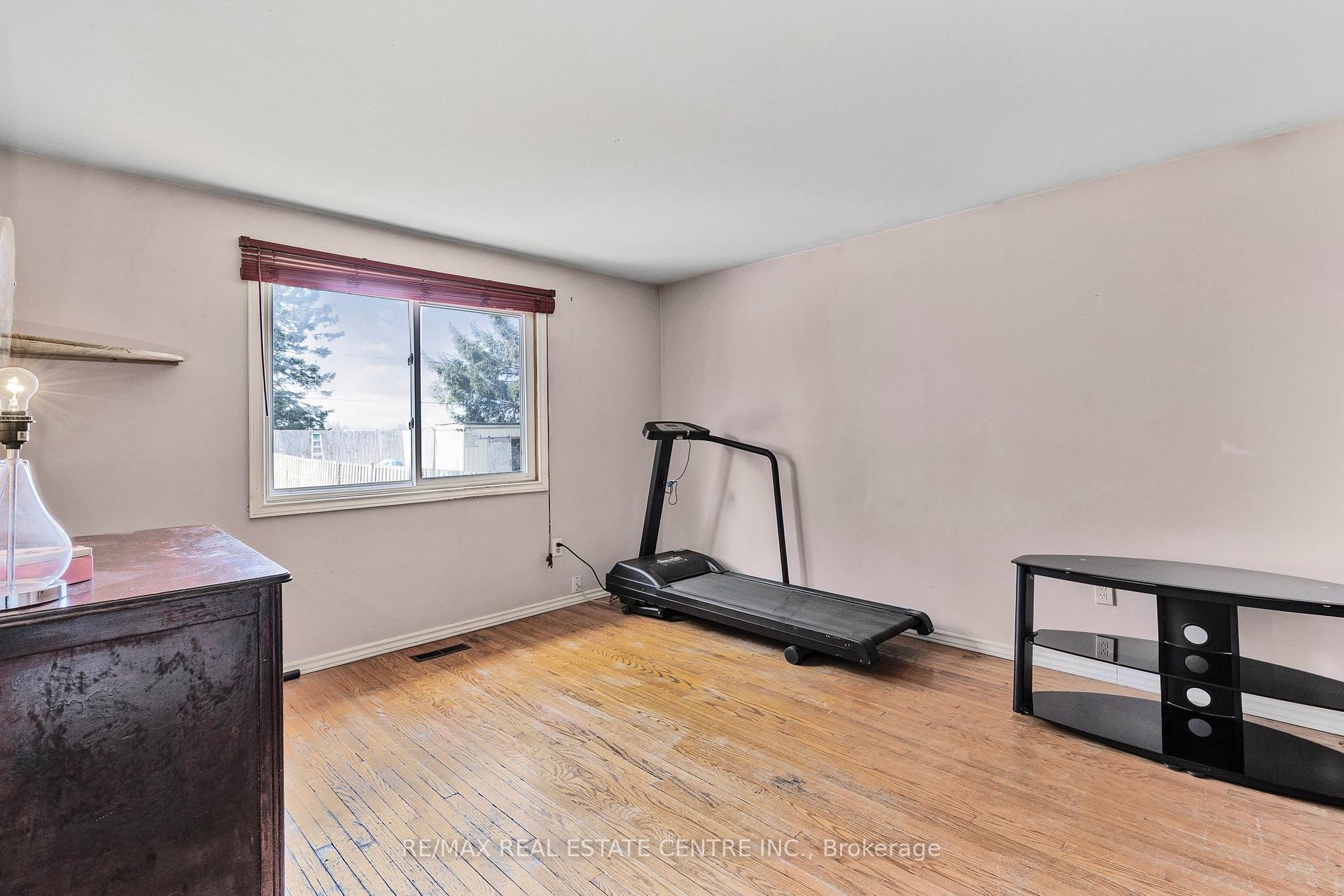 Photo 23 of 45 Madison Avenue, Orangeville — HOMEH