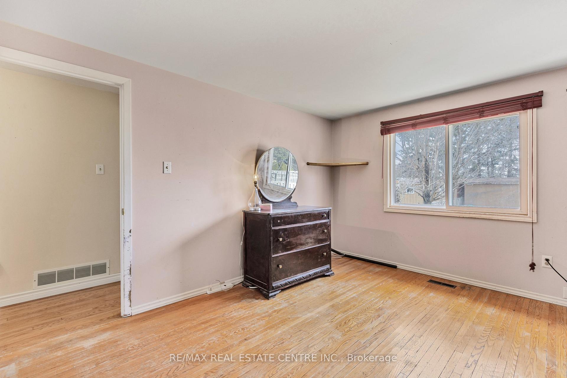 Photo 25 of 45 Madison Avenue, Orangeville — HOMEH