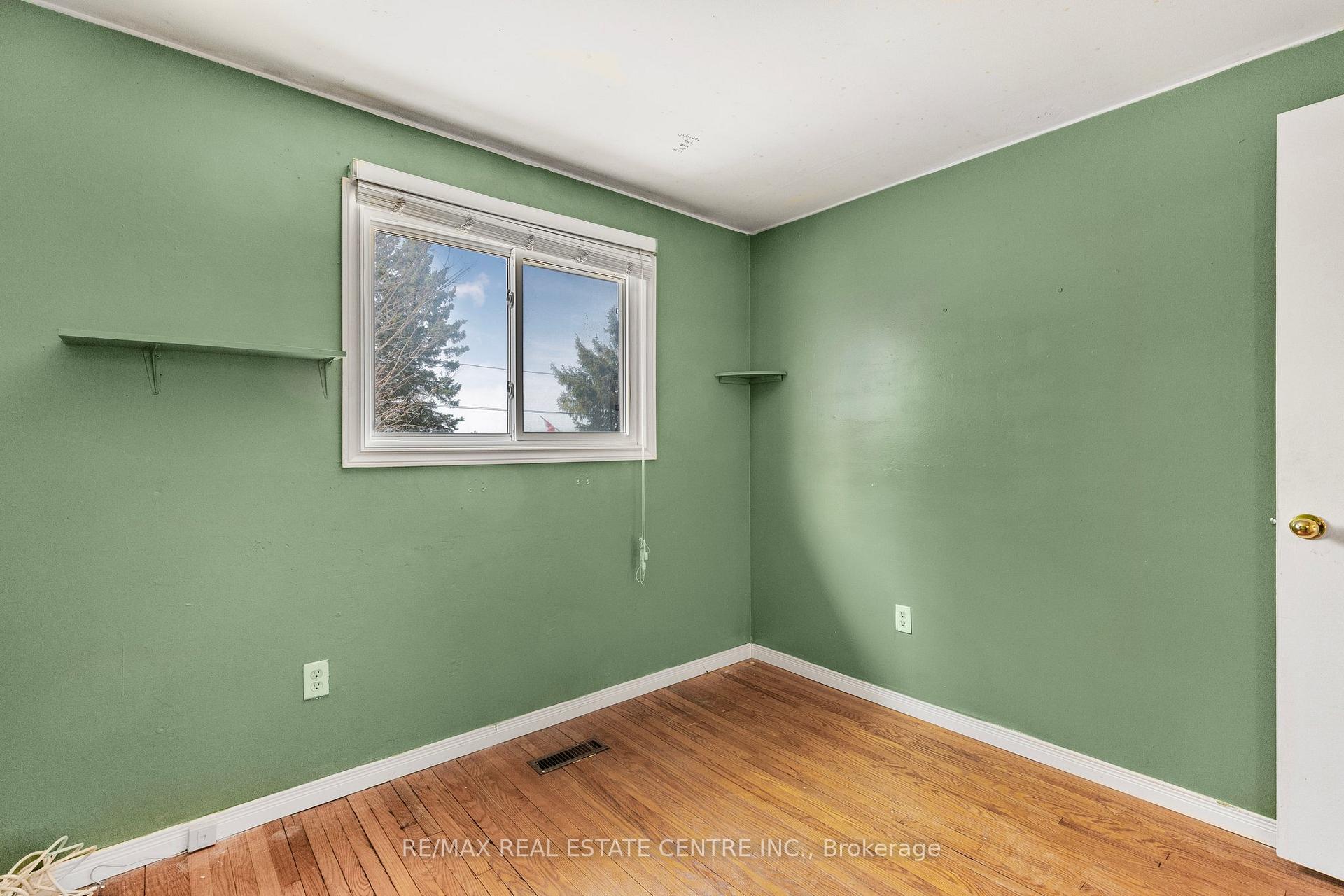 Photo 27 of 45 Madison Avenue, Orangeville — HOMEH