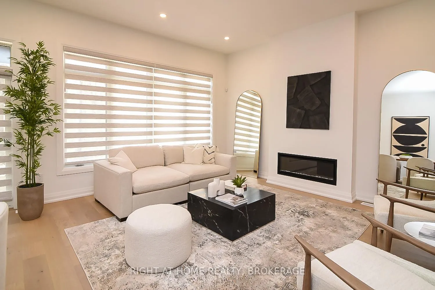 Photo 4 of Unit 7, 3318 Weinbrenner Road, Niagara Falls, Chippawa — HOMEH