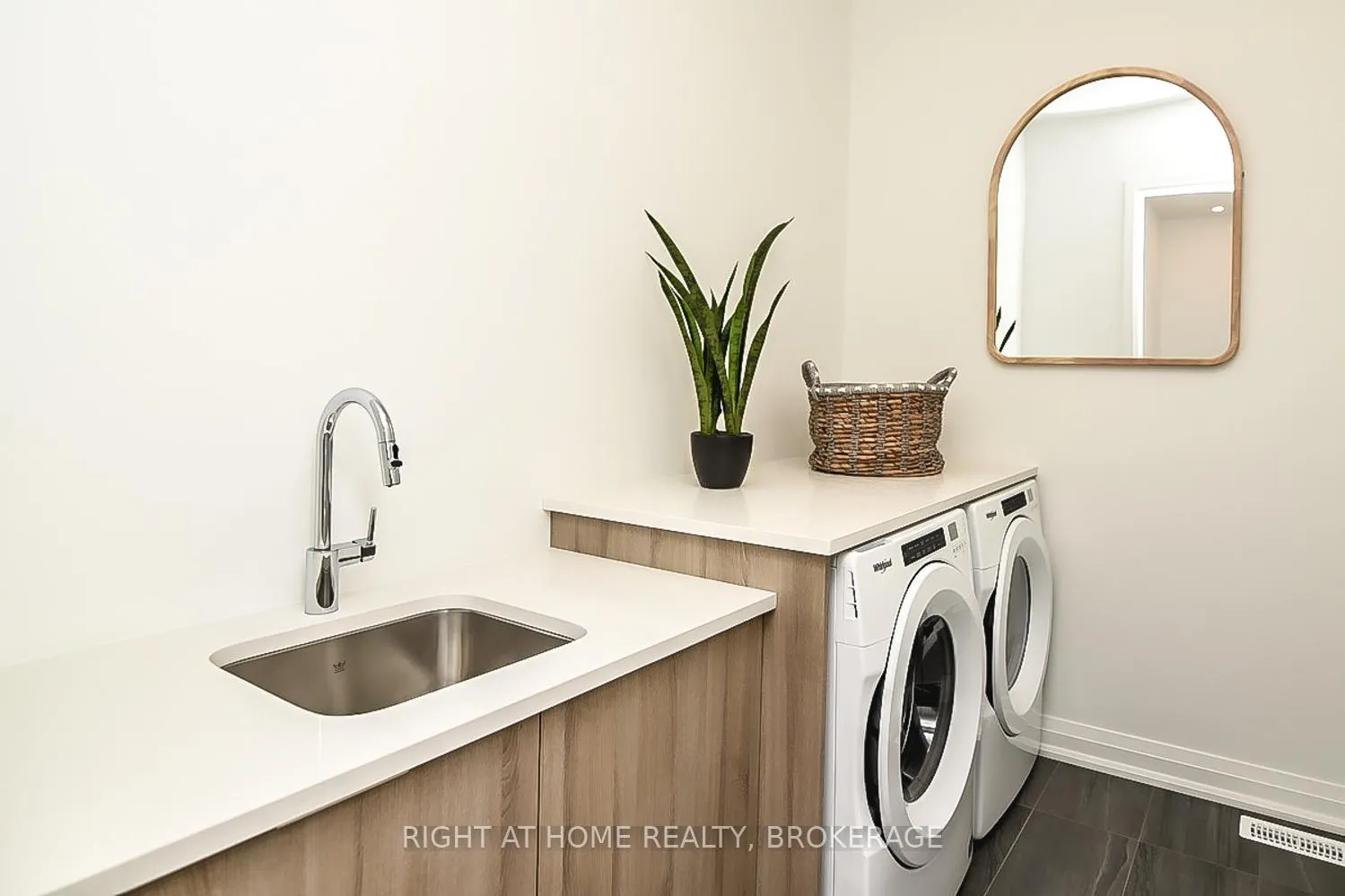 Photo 14 of Unit 7, 3318 Weinbrenner Road, Niagara Falls, Chippawa — HOMEH