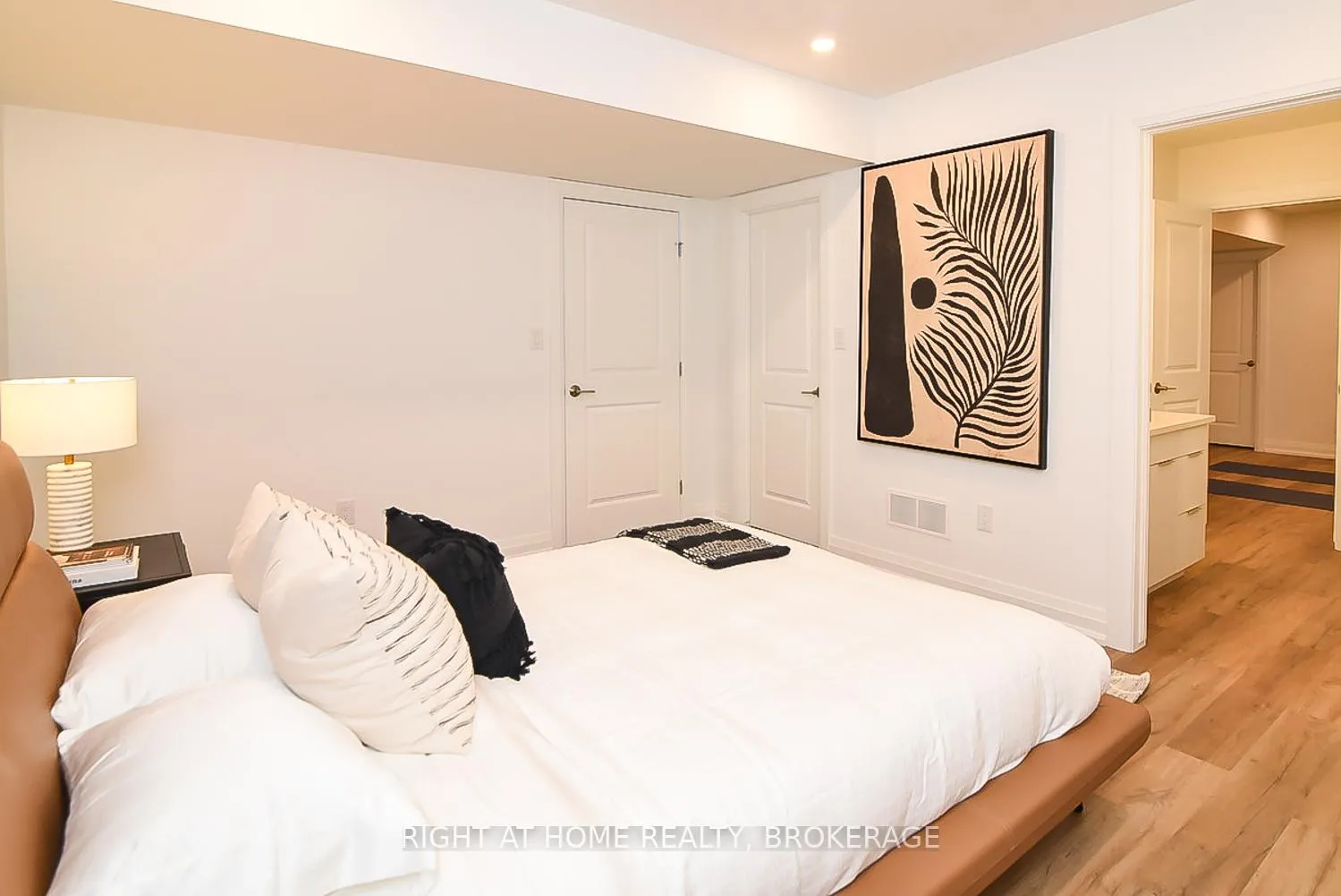 Photo 24 of Unit 7, 3318 Weinbrenner Road, Niagara Falls, Chippawa — HOMEH