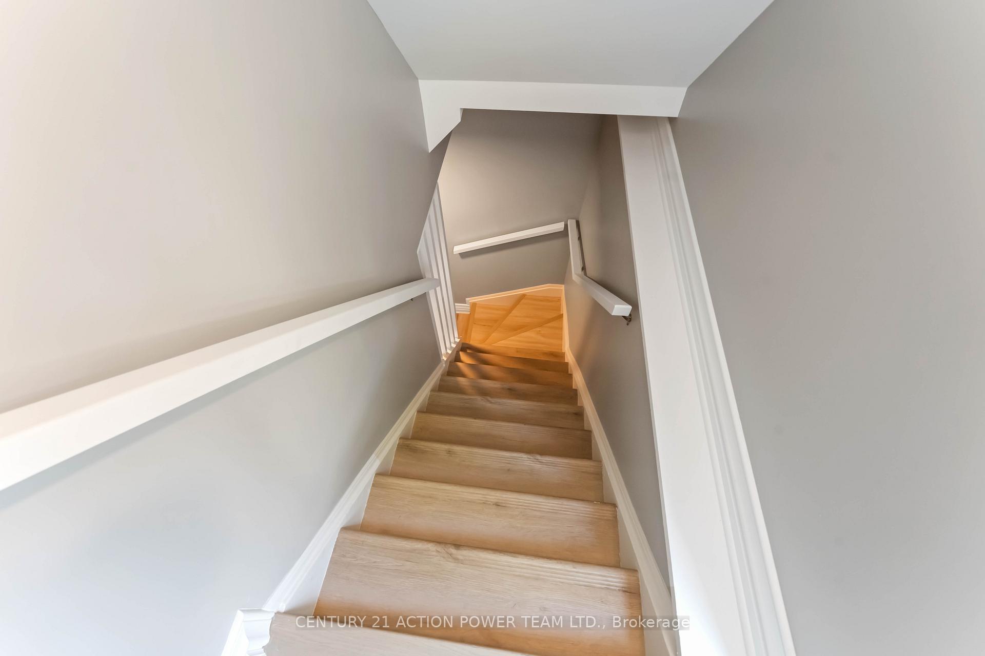 Photo 3 of Unit B, 427 Grassland Terrace, Ottawa, Queenswood Heights South — HOMEH
