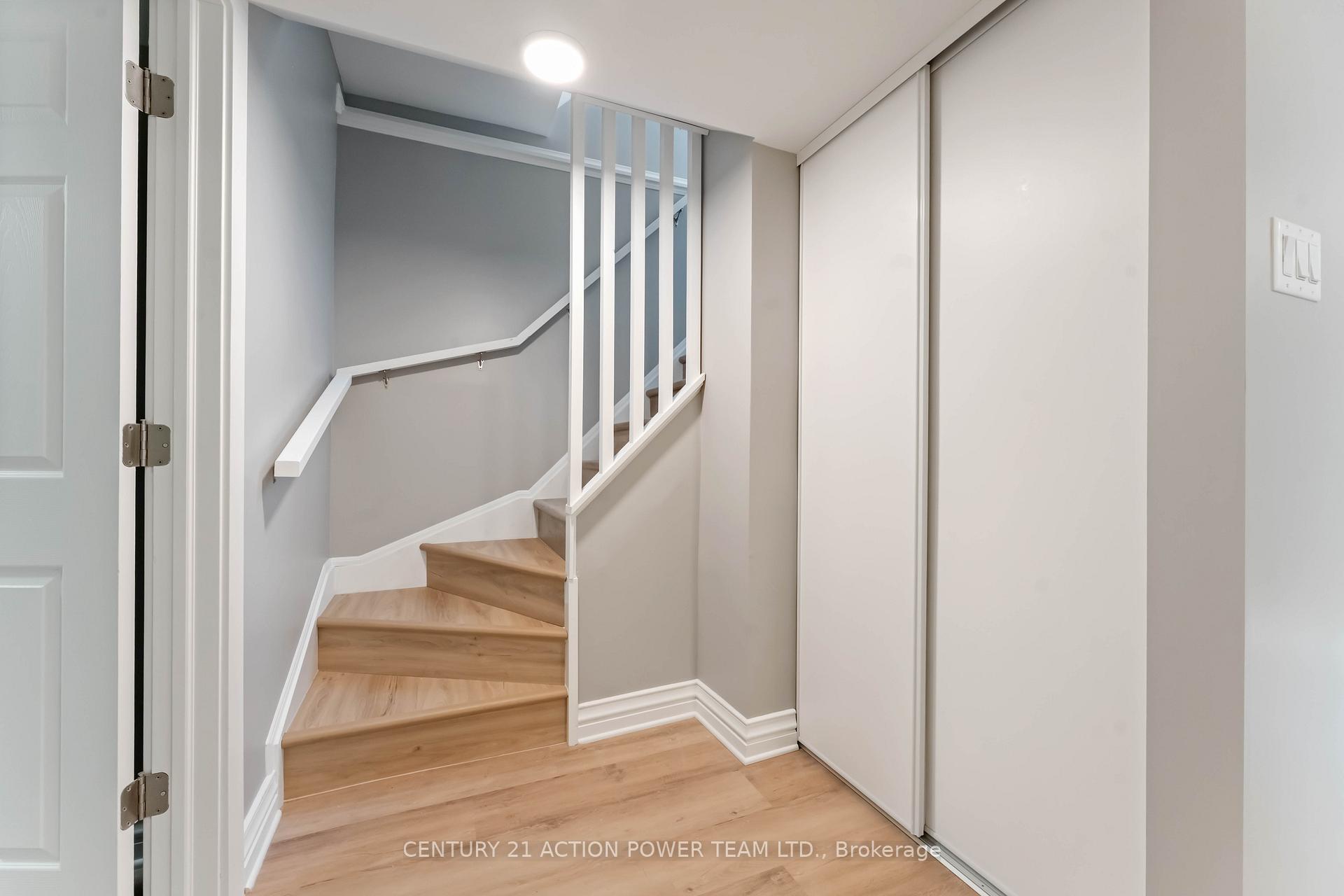 Photo 4 of Unit B, 427 Grassland Terrace, Ottawa, Queenswood Heights South — HOMEH