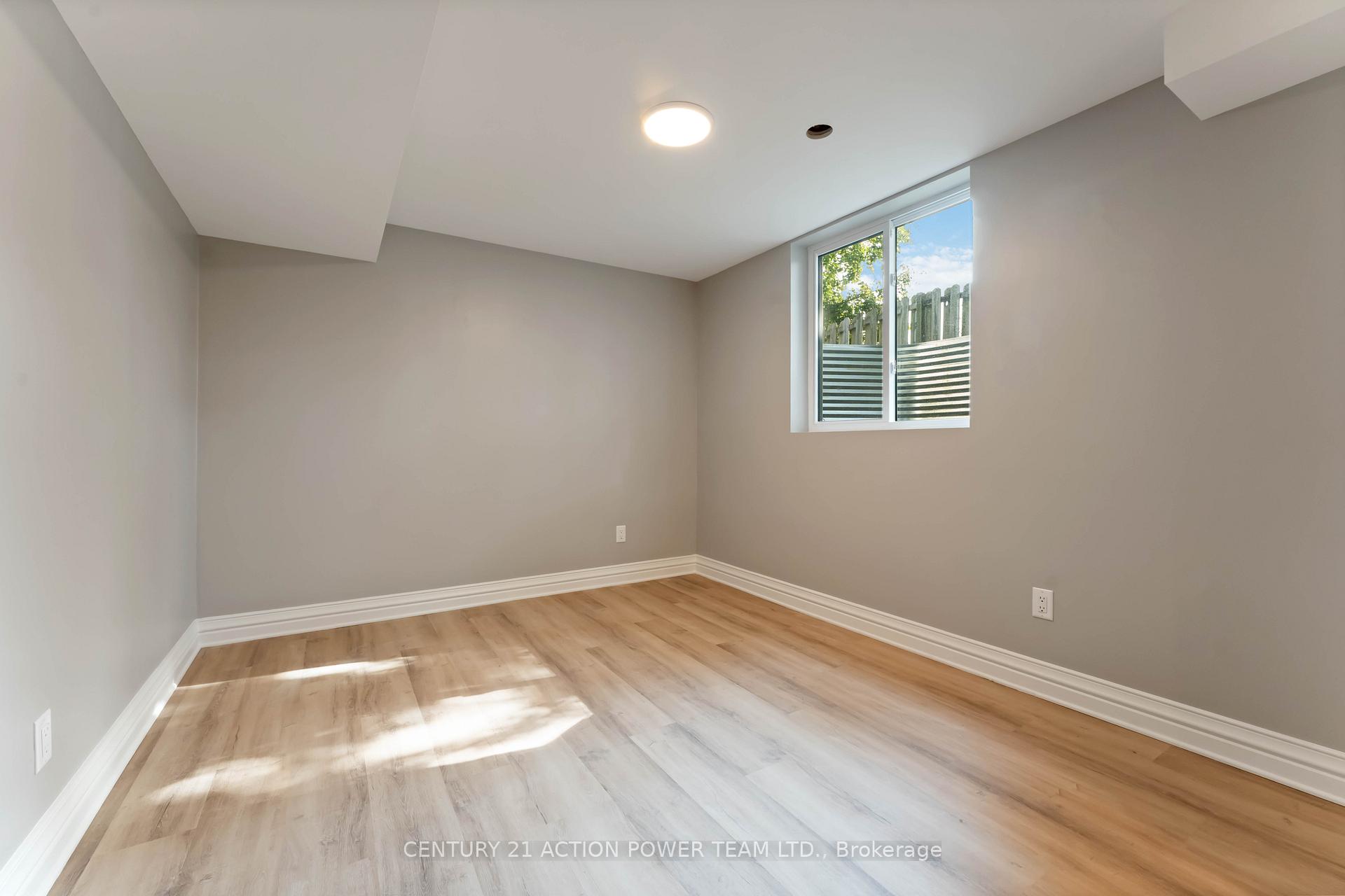 Photo 5 of Unit B, 427 Grassland Terrace, Ottawa, Queenswood Heights South — HOMEH