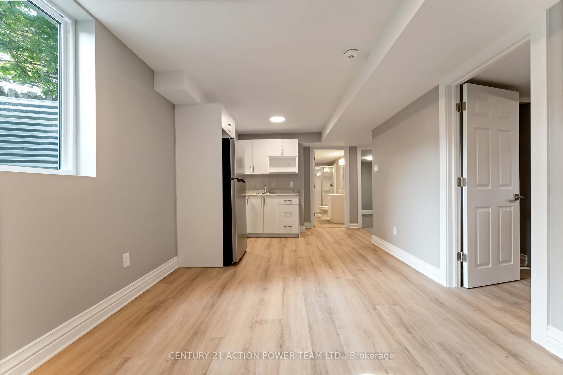 Photo 7 of Unit B, 427 Grassland Terrace, Ottawa, Queenswood Heights South — HOMEH