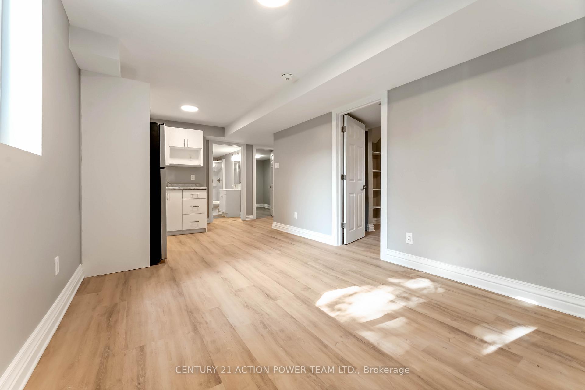 Photo 8 of Unit B, 427 Grassland Terrace, Ottawa, Queenswood Heights South — HOMEH
