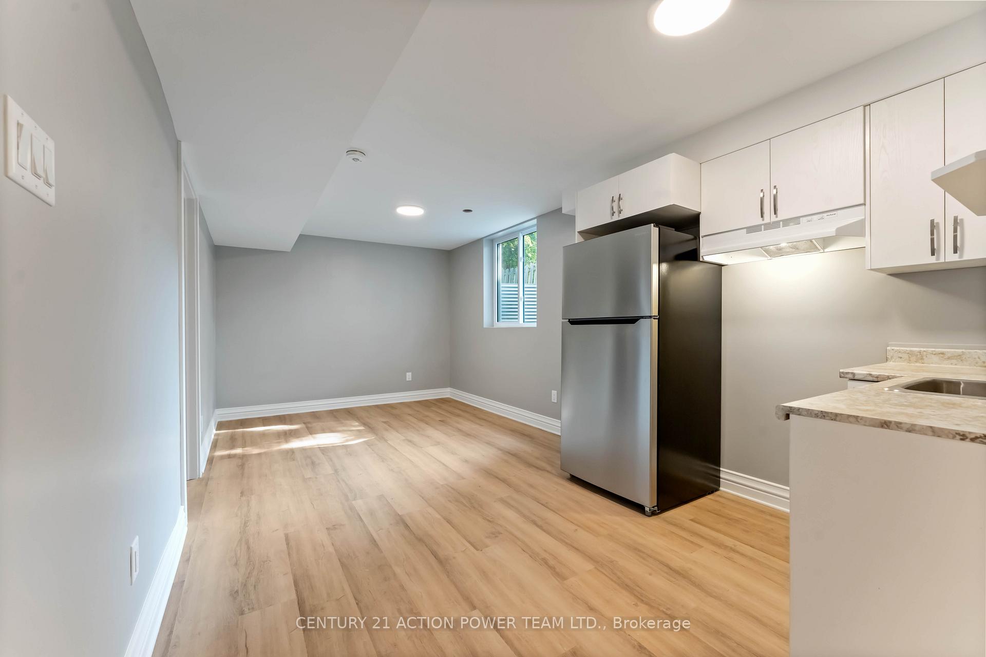 Photo 9 of Unit B, 427 Grassland Terrace, Ottawa, Queenswood Heights South — HOMEH