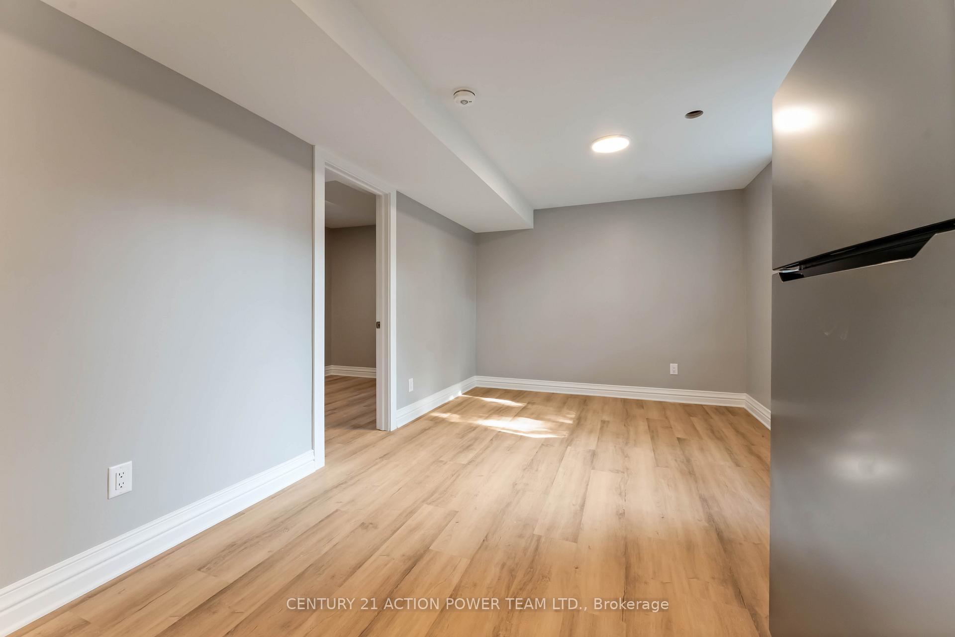 Photo 11 of Unit B, 427 Grassland Terrace, Ottawa, Queenswood Heights South — HOMEH