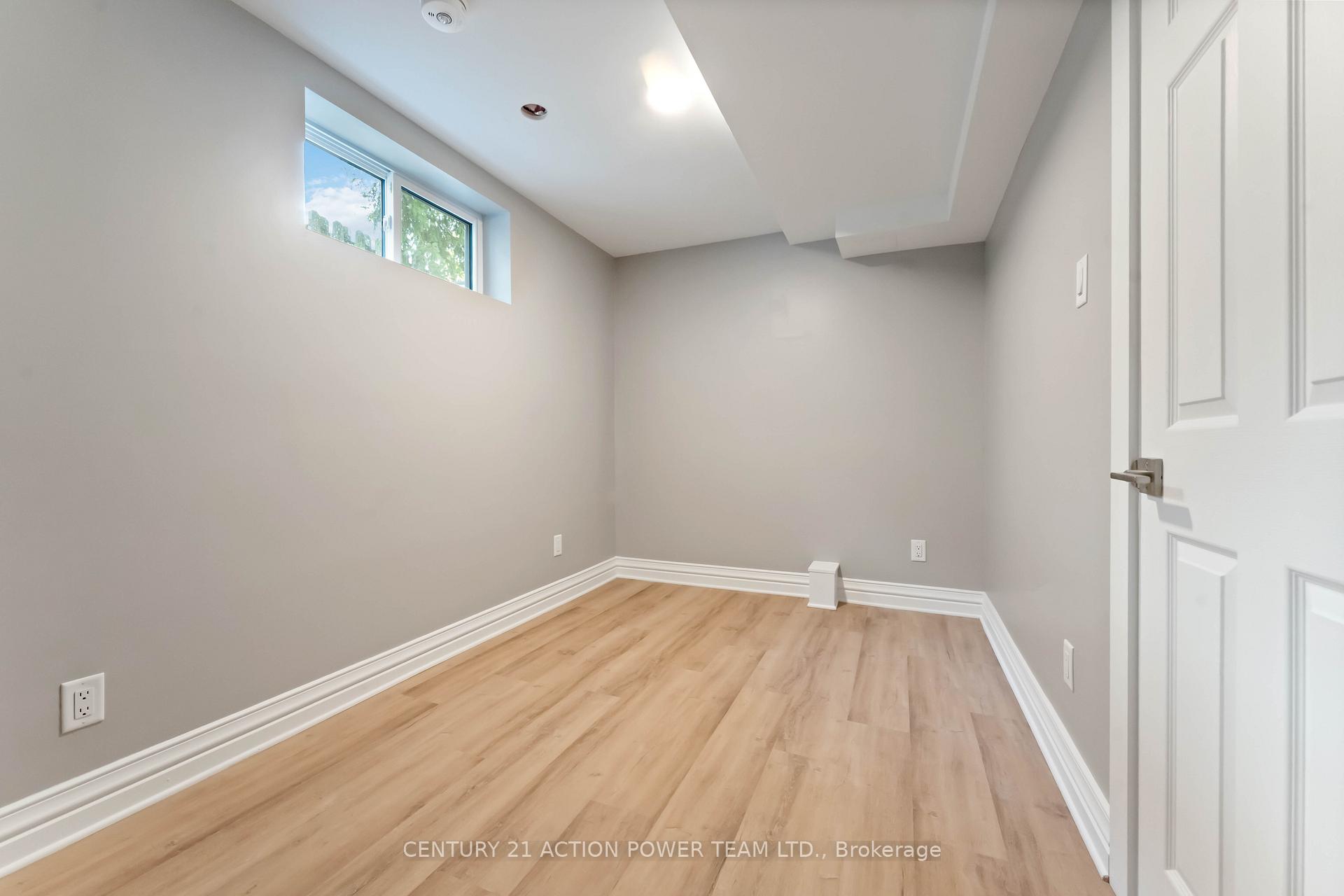 Photo 14 of Unit B, 427 Grassland Terrace, Ottawa, Queenswood Heights South — HOMEH
