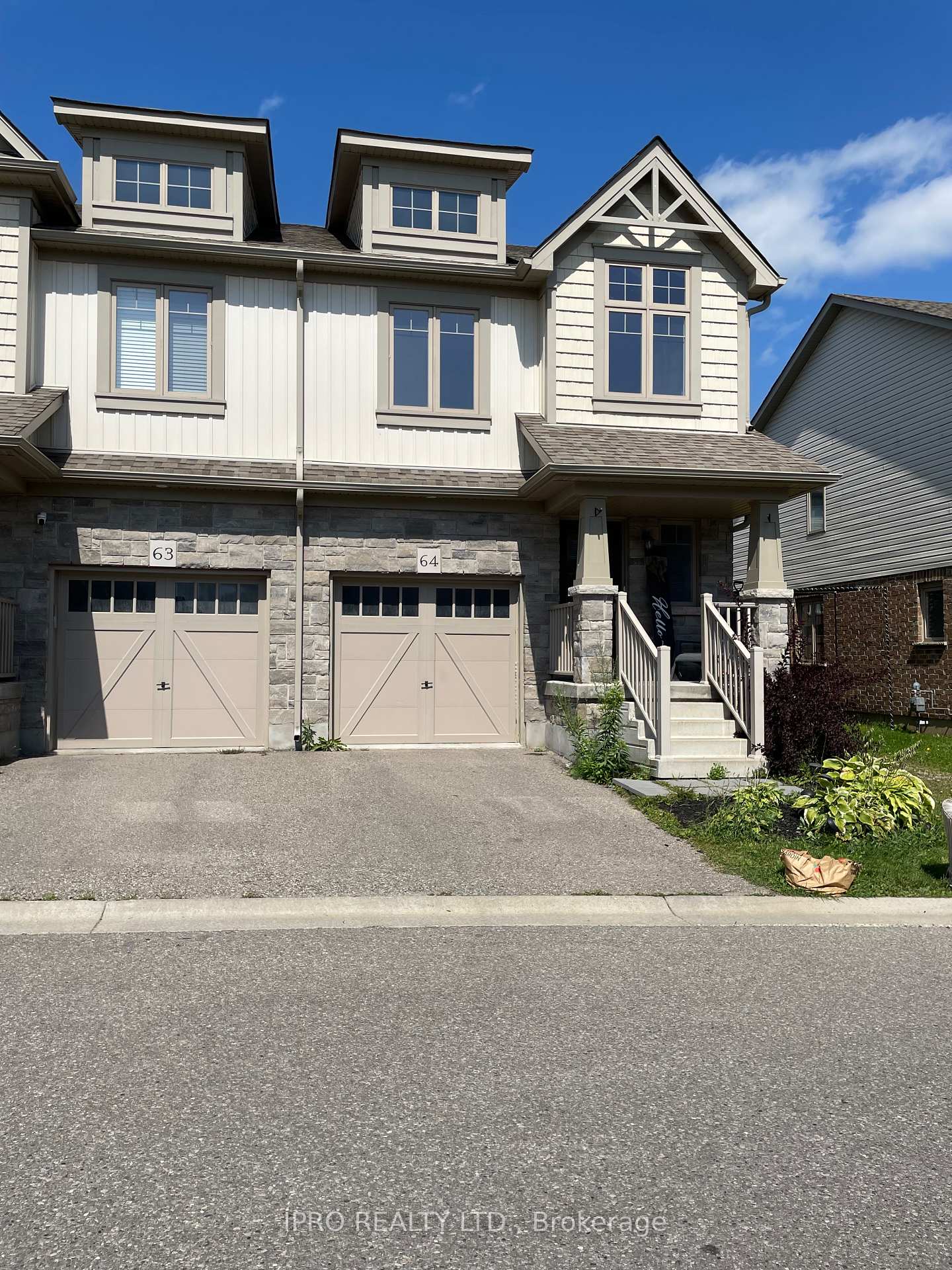 Front of Unit 64, 124 Parkinson Crescent