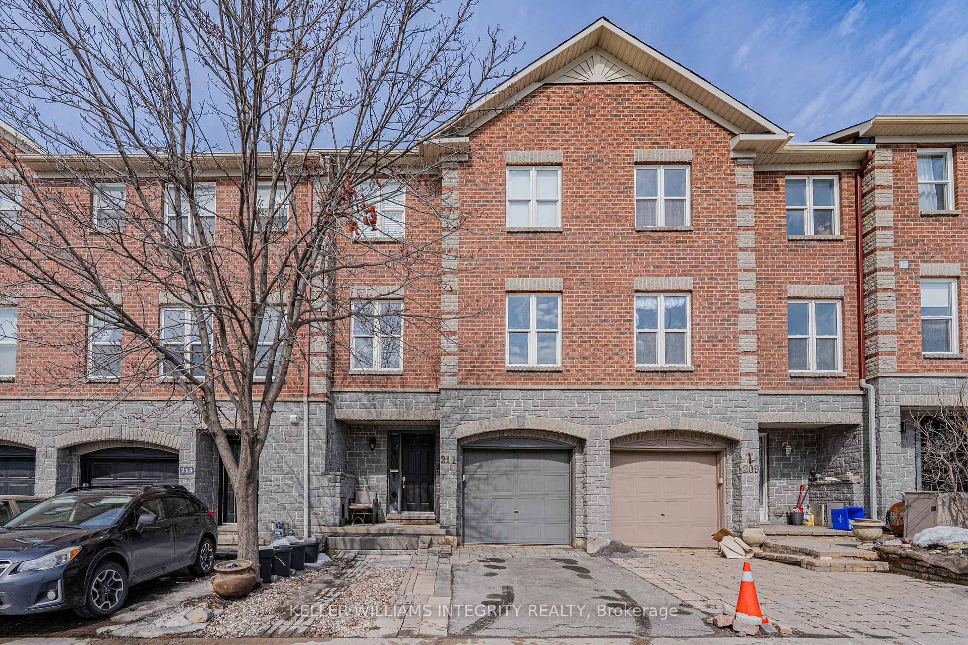 Photo 1 of 211 Arcola Lane, Ottawa, Overbrook/Castle Heights — HOMEH