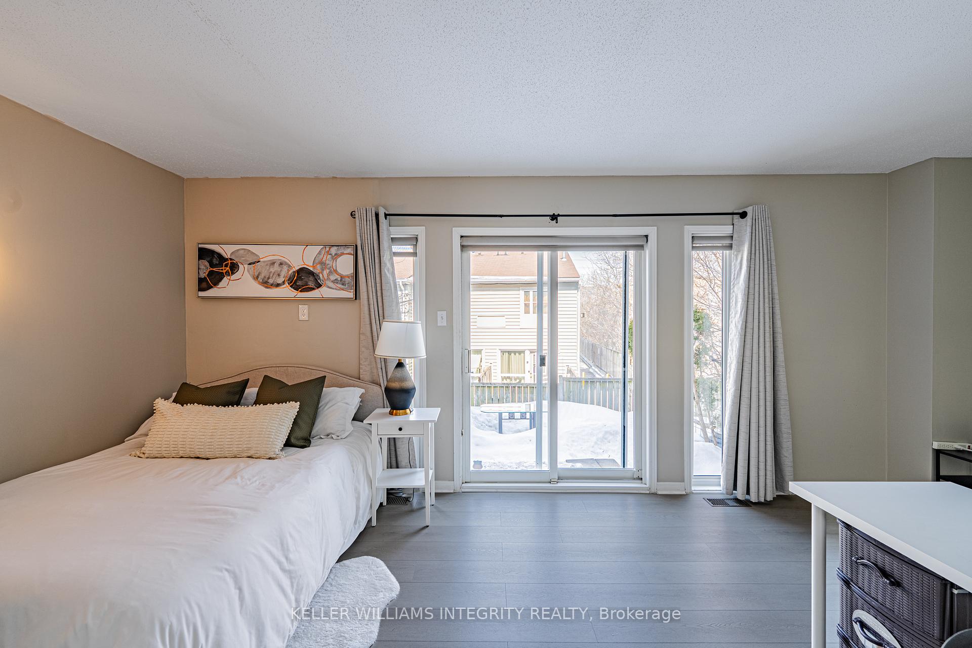 Photo 4 of 211 Arcola Lane, Ottawa, Overbrook/Castle Heights — HOMEH