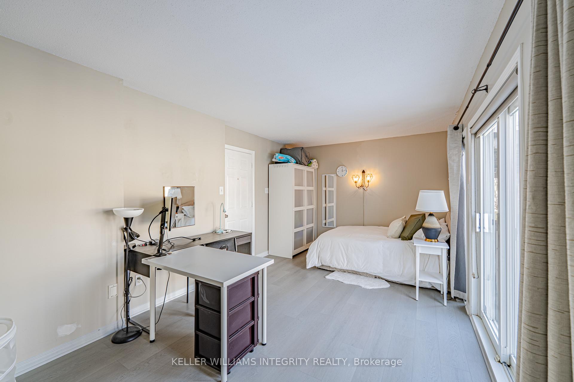 Photo 5 of 211 Arcola Lane, Ottawa, Overbrook/Castle Heights — HOMEH