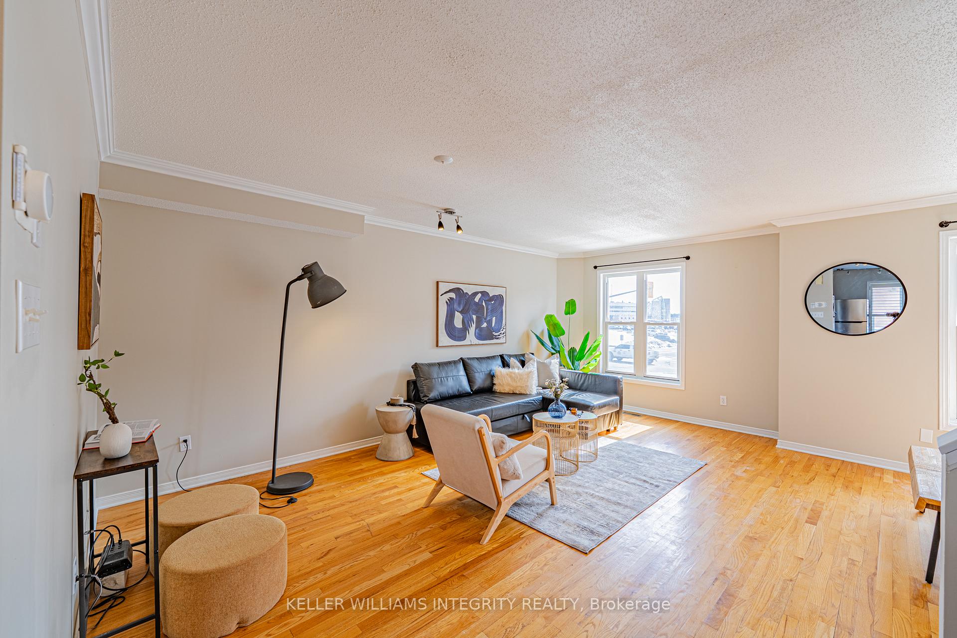 Photo 6 of 211 Arcola Lane, Ottawa, Overbrook/Castle Heights — HOMEH