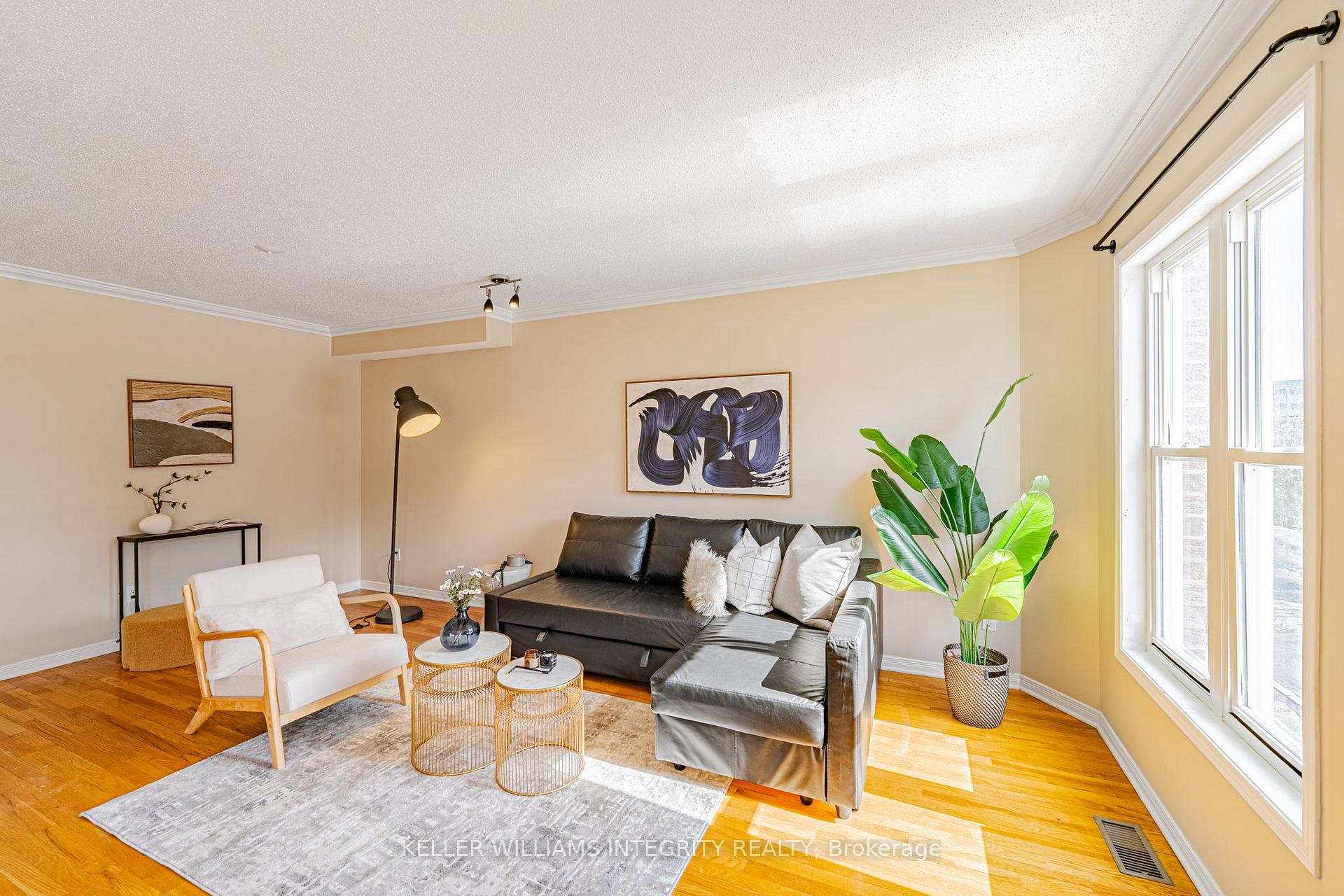 Photo 7 of 211 Arcola Lane, Ottawa, Overbrook/Castle Heights — HOMEH