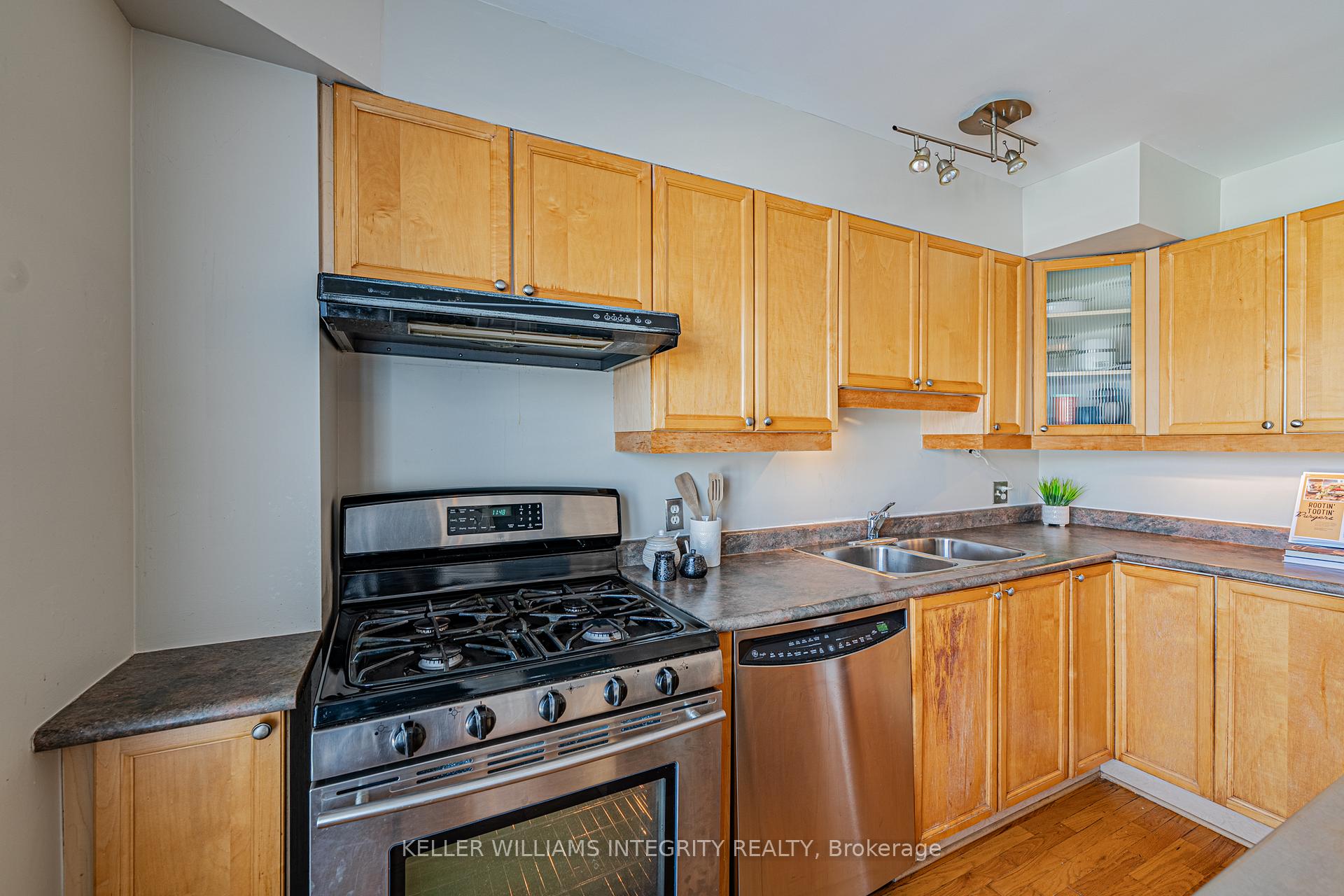 Photo 12 of 211 Arcola Lane, Ottawa, Overbrook/Castle Heights — HOMEH