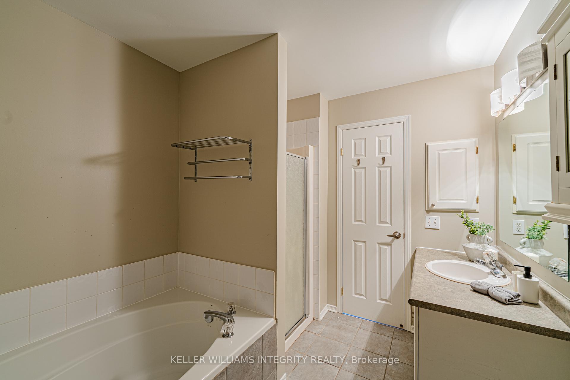 Photo 18 of 211 Arcola Lane, Ottawa, Overbrook/Castle Heights — HOMEH
