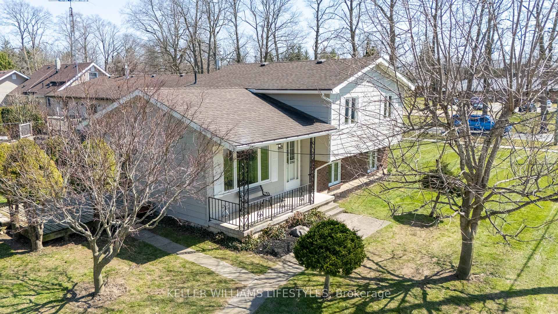 Photo 2 of 262 Delaware Street, North Middlesex, Parkhill — HOMEH