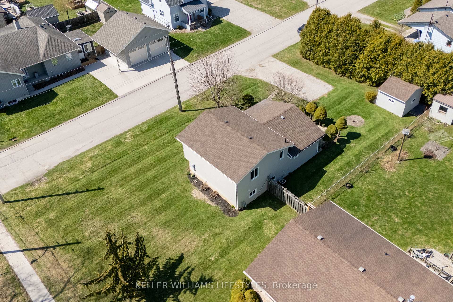 Photo 4 of 262 Delaware Street, North Middlesex, Parkhill — HOMEH