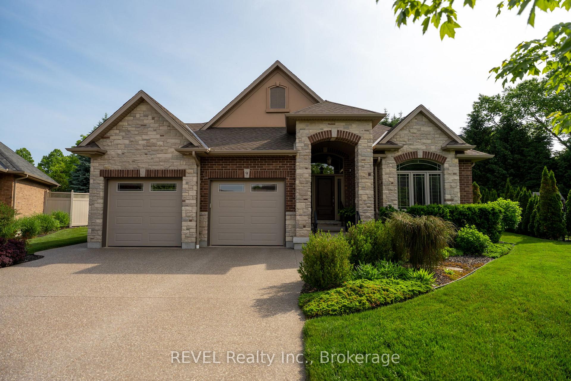 Photo 2 of 9 Brondi's Lane, Pelham, Fonthill — HOMEH