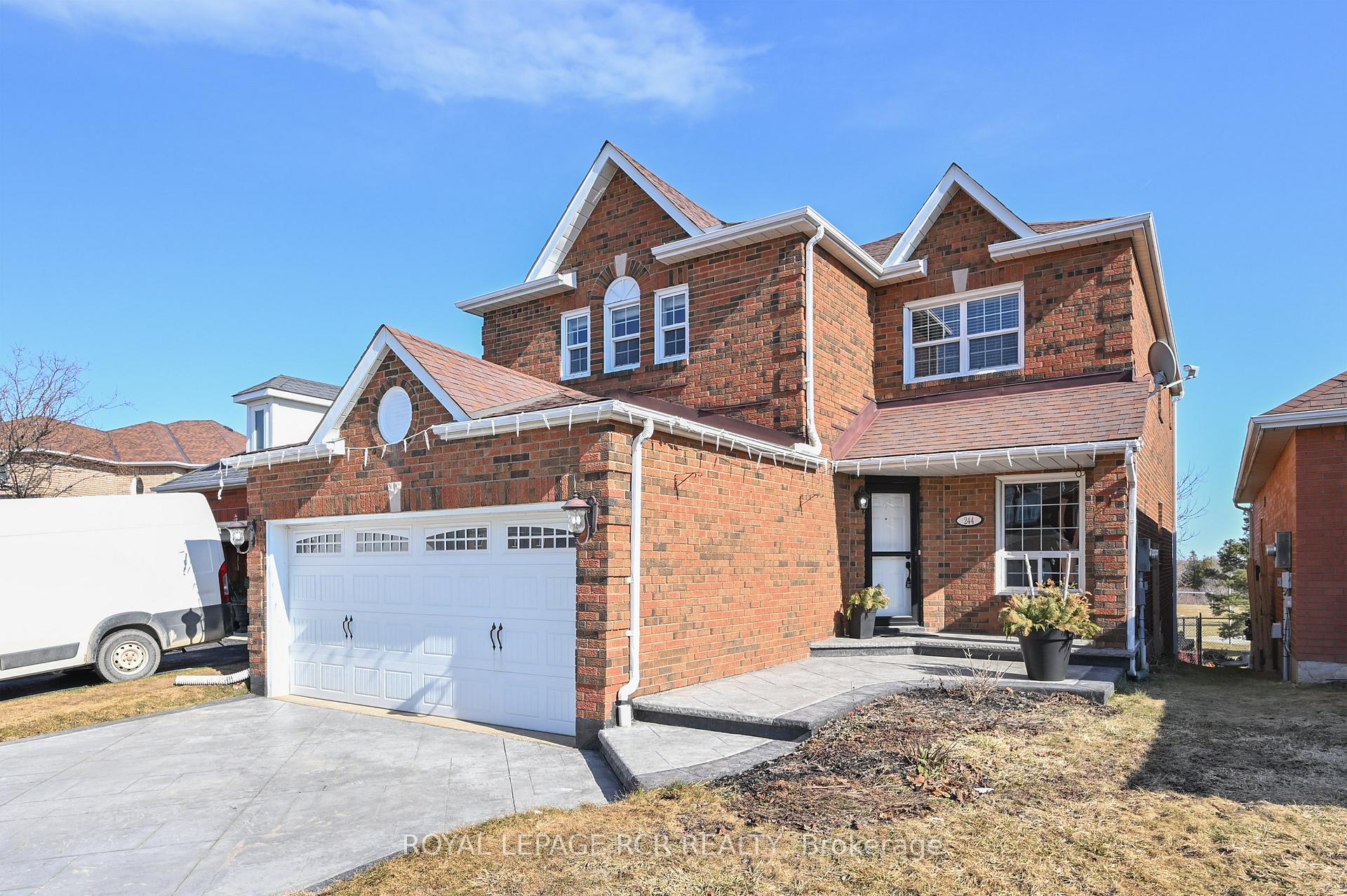 Photo 2 of 244 Howard Crescent, Orangeville — HOMEH