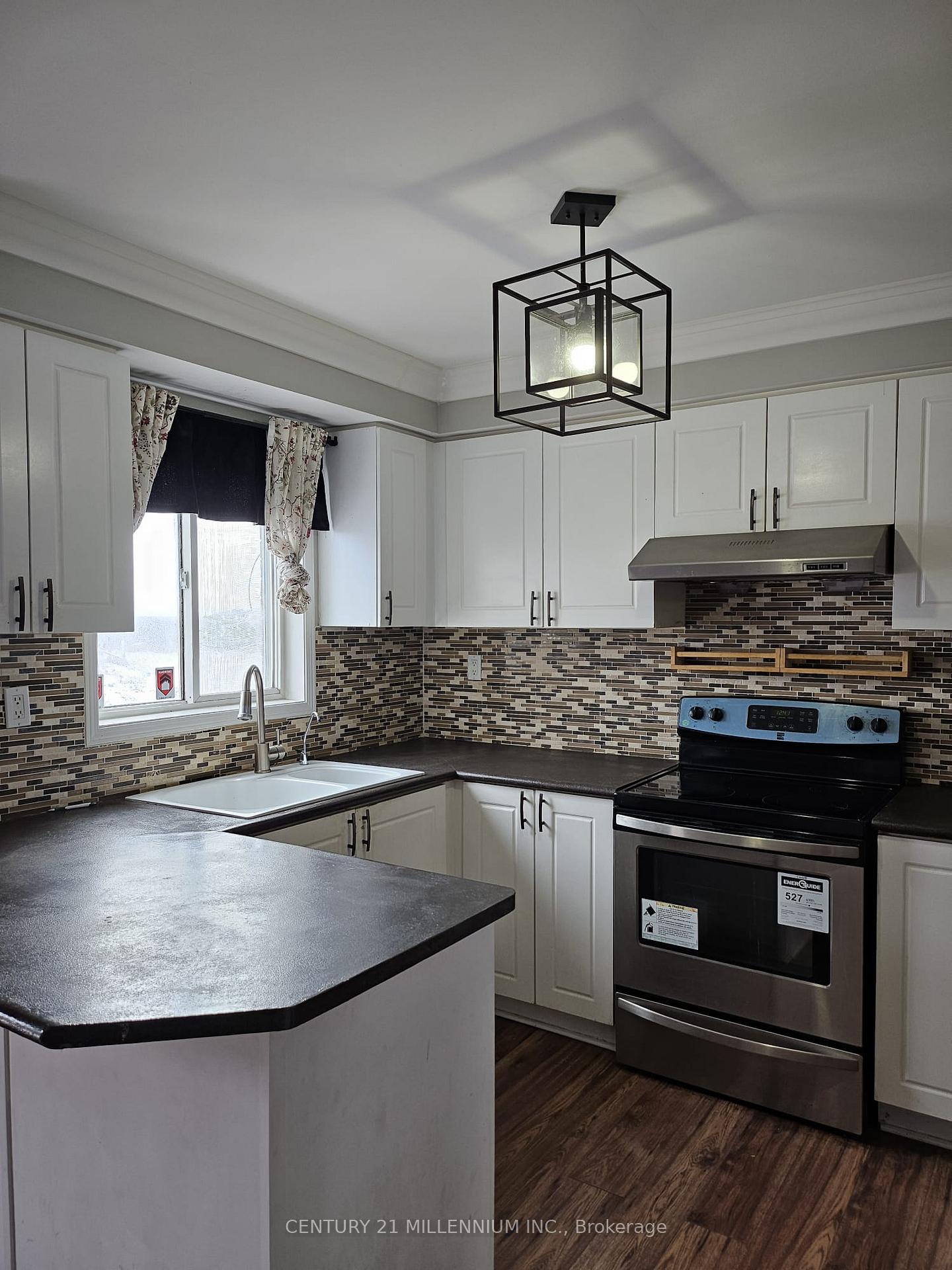 Photo 7 of 439 Jay Crescent, Orangeville — HOMEH