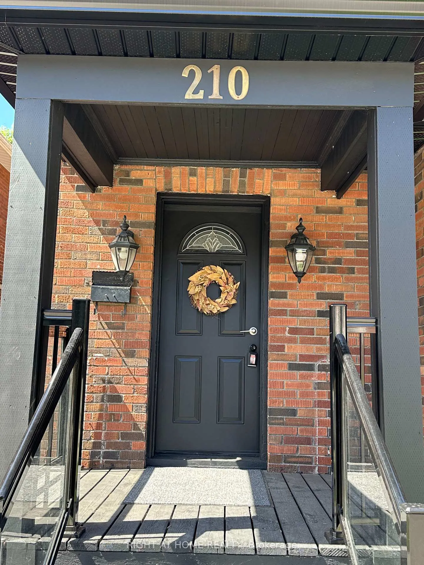 Photo 2 of 210 Dearborn Avenue, Oshawa, O'Neill — HOMEH