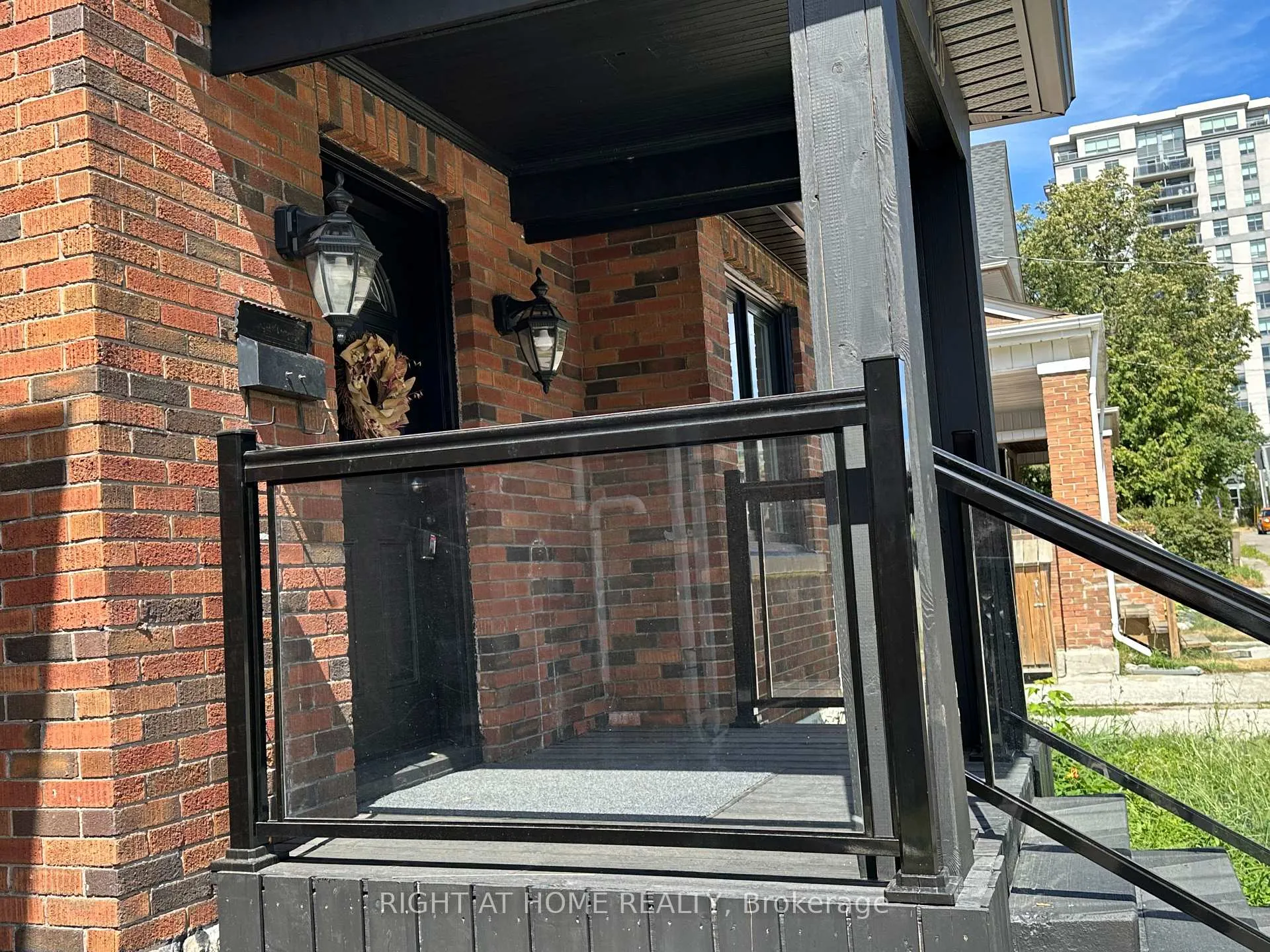 Photo 4 of 210 Dearborn Avenue, Oshawa, O'Neill — HOMEH