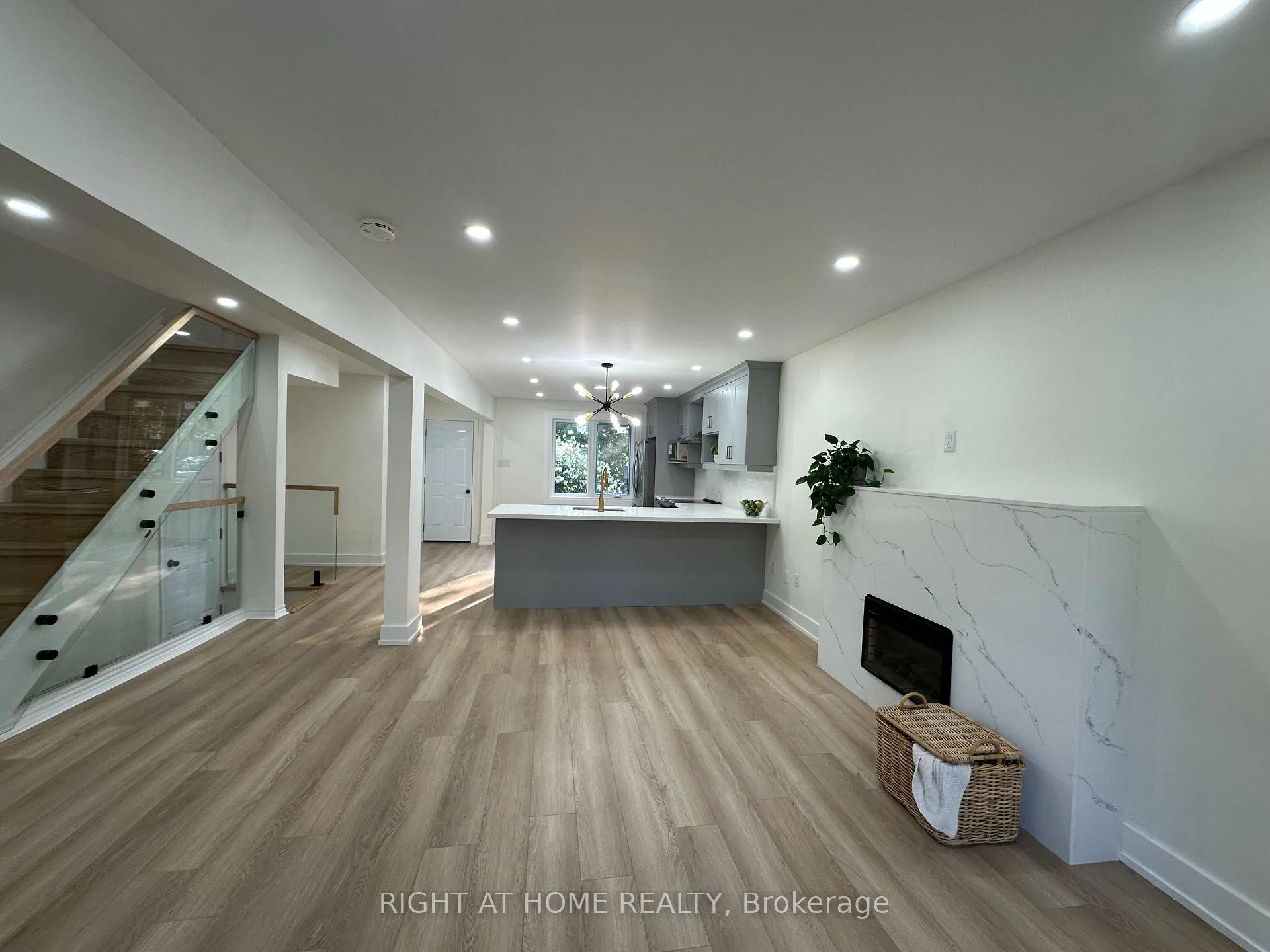Photo 5 of 210 Dearborn Avenue, Oshawa, O'Neill — HOMEH