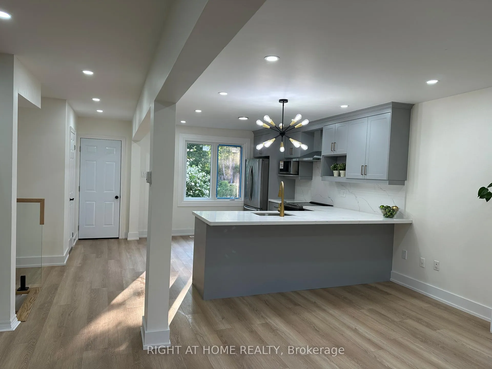 Photo 6 of 210 Dearborn Avenue, Oshawa, O'Neill — HOMEH