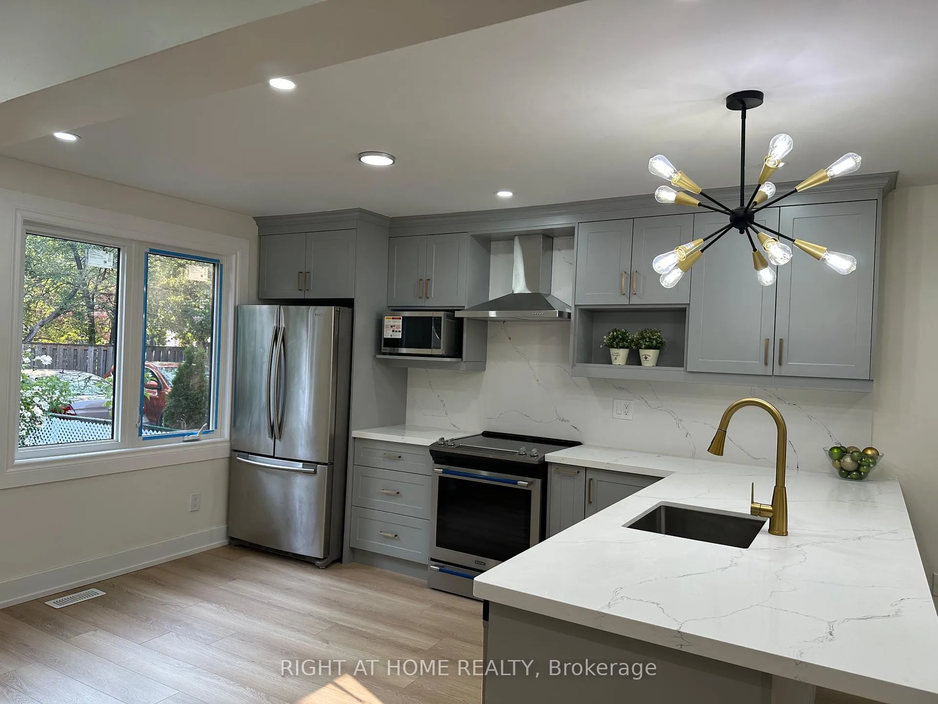 Photo 7 of 210 Dearborn Avenue, Oshawa, O'Neill — HOMEH