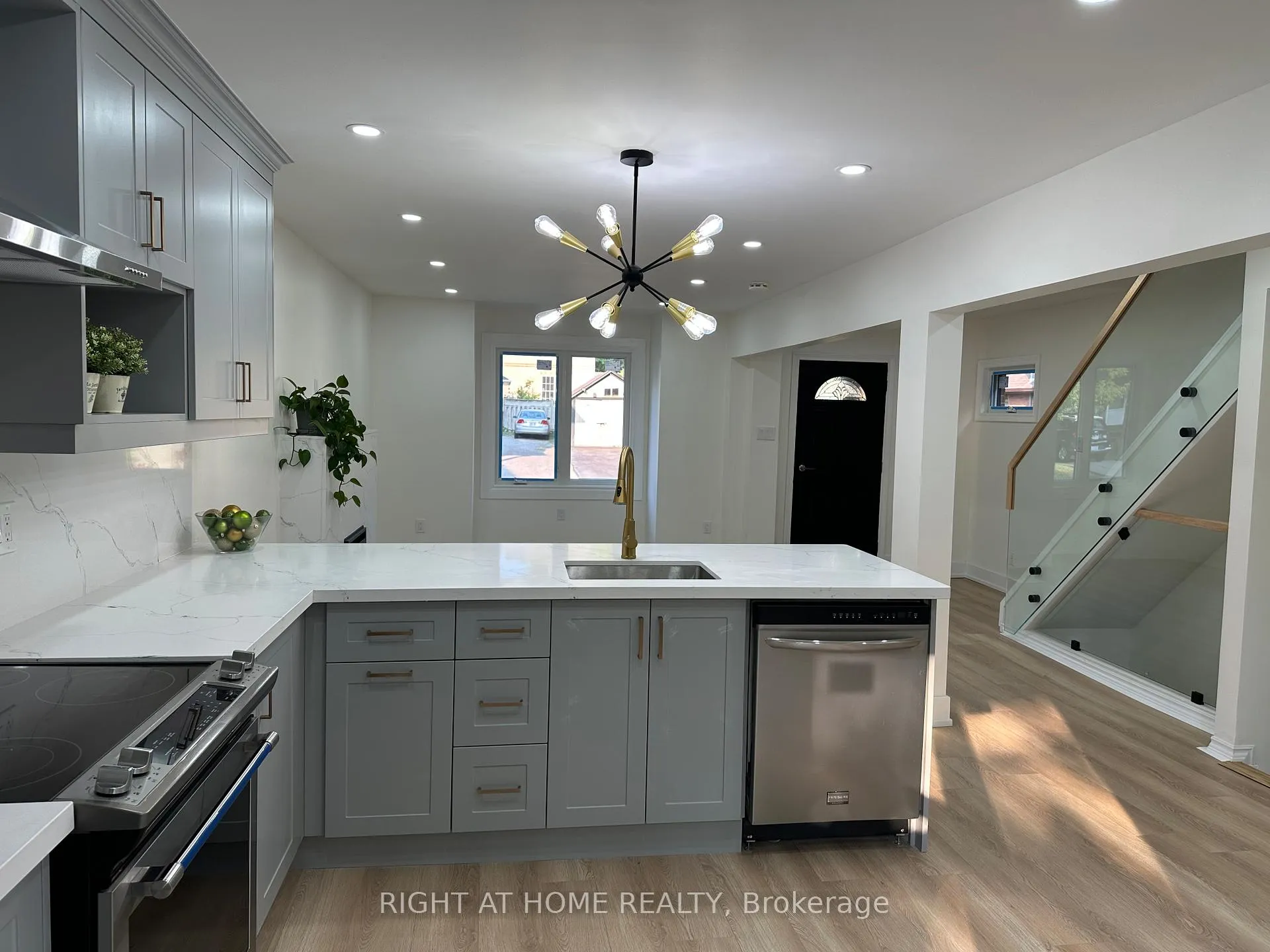 Photo 8 of 210 Dearborn Avenue, Oshawa, O'Neill — HOMEH