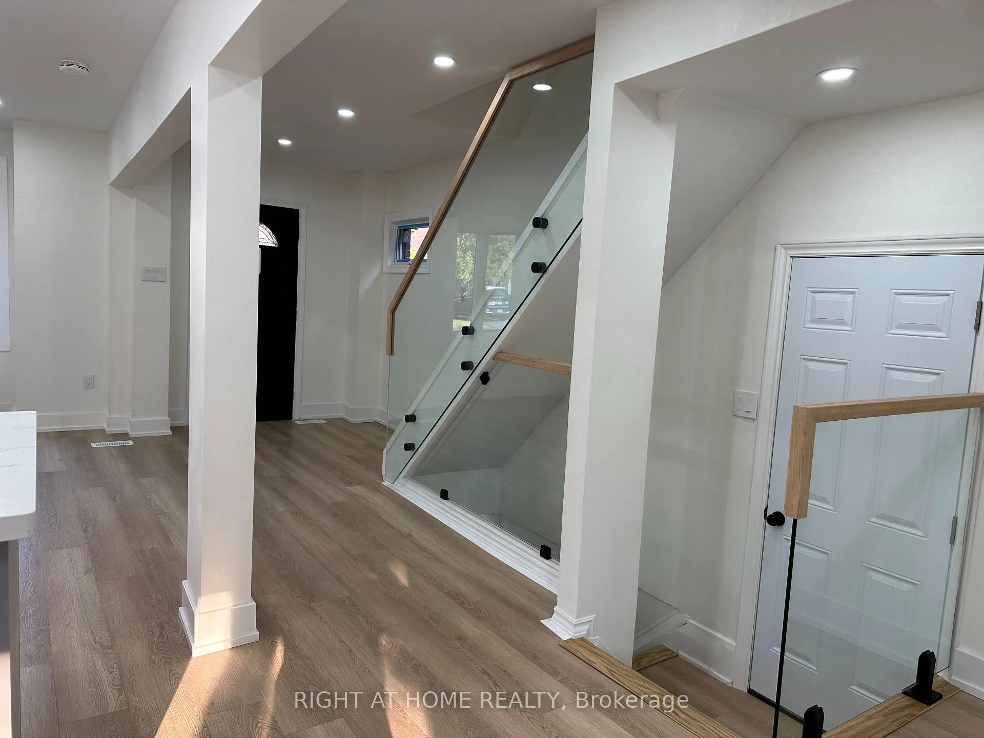 Photo 11 of 210 Dearborn Avenue, Oshawa, O'Neill — HOMEH