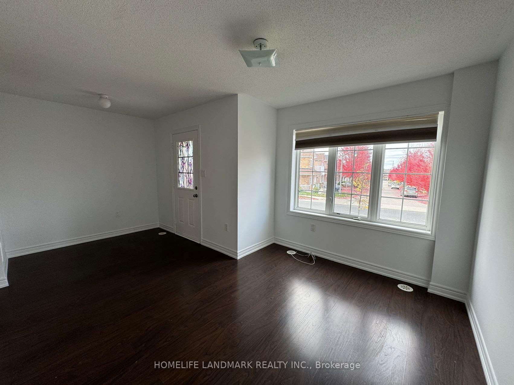 Photo 2 of 18 Roy Grove Way, Markham, Greensborough — HOMEH