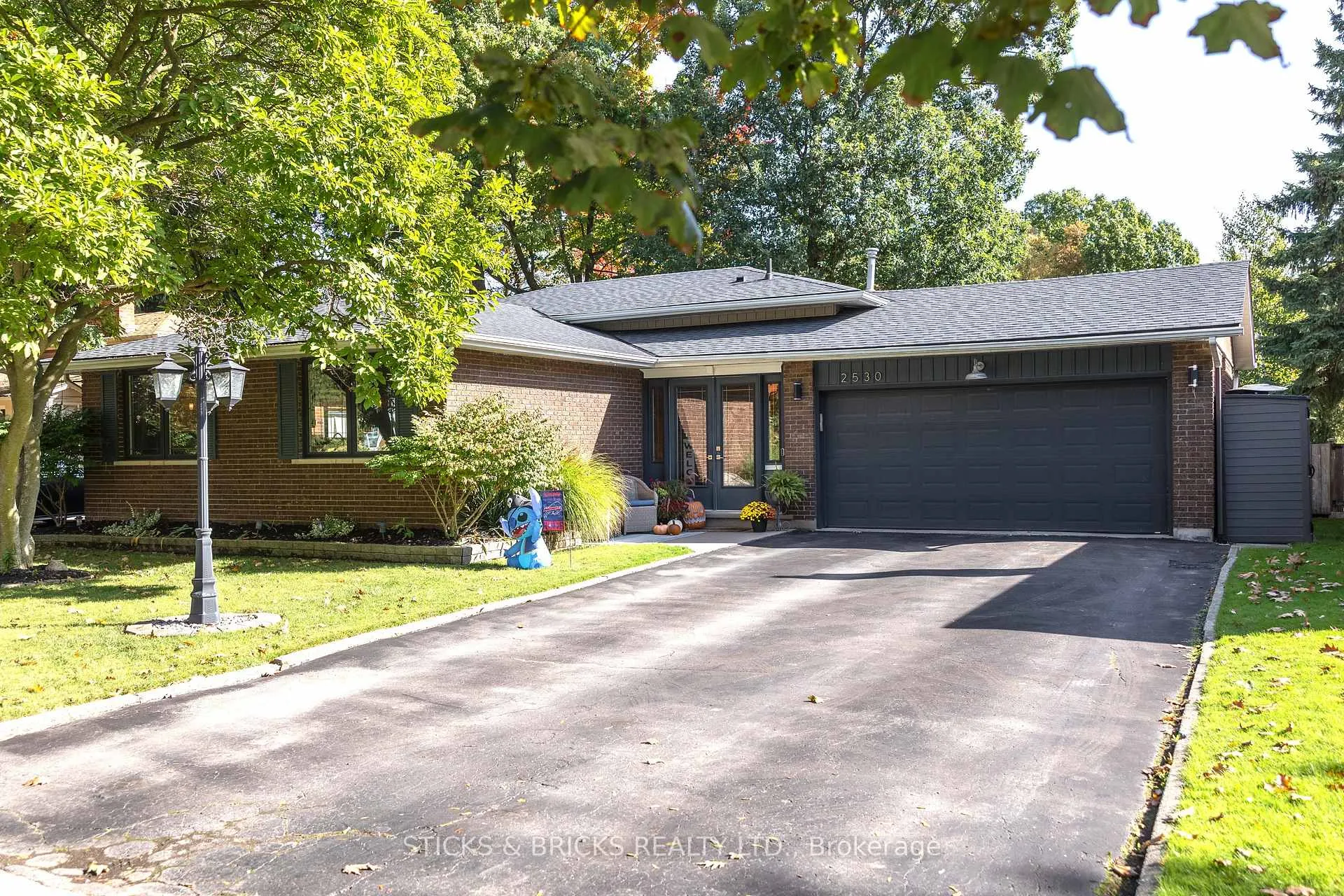 Photo 2 of 2530 Dorchester Road, Niagara Falls, Stamford — HOMEH