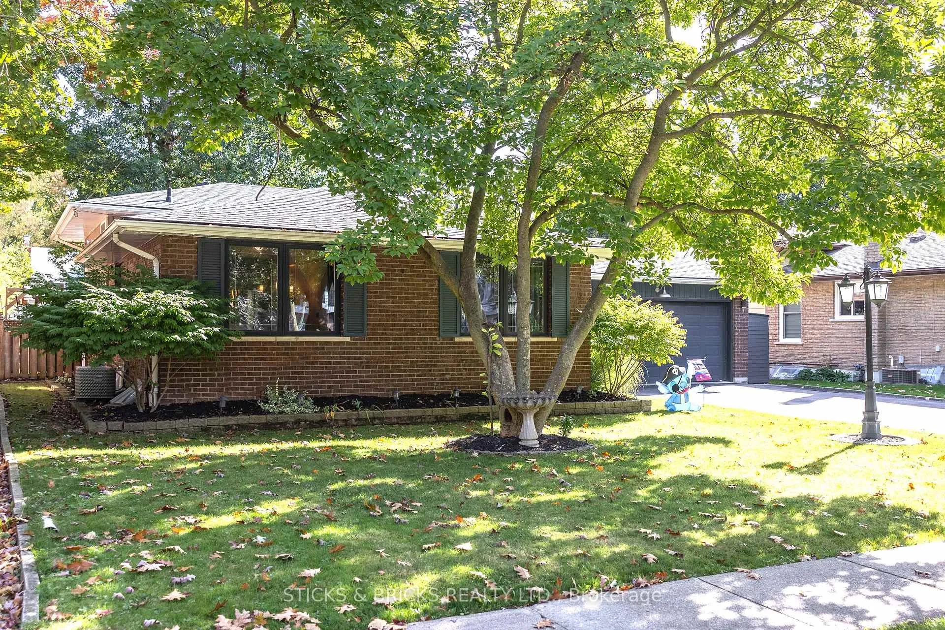 Photo 3 of 2530 Dorchester Road, Niagara Falls, Stamford — HOMEH