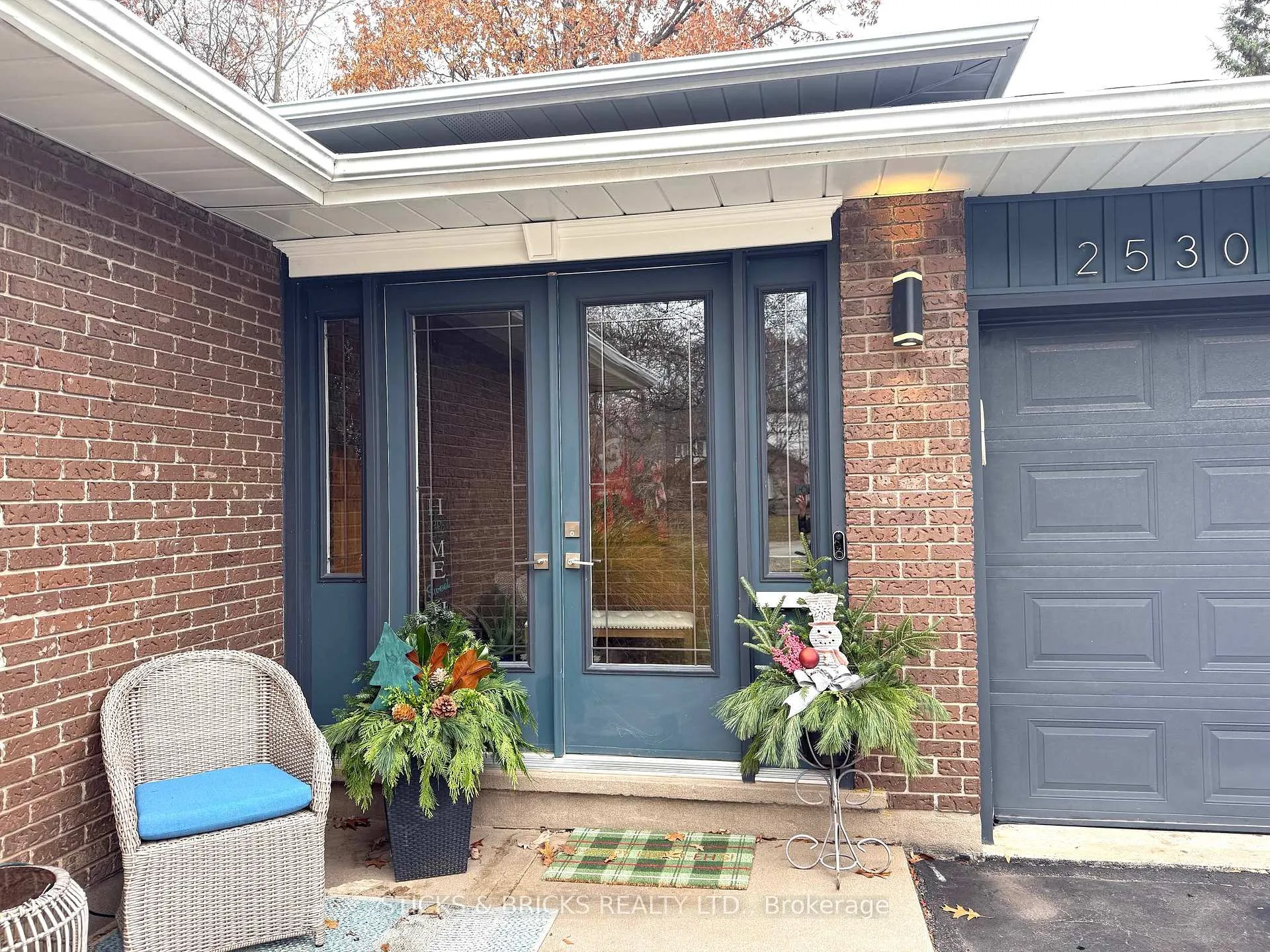 Photo 4 of 2530 Dorchester Road, Niagara Falls, Stamford — HOMEH