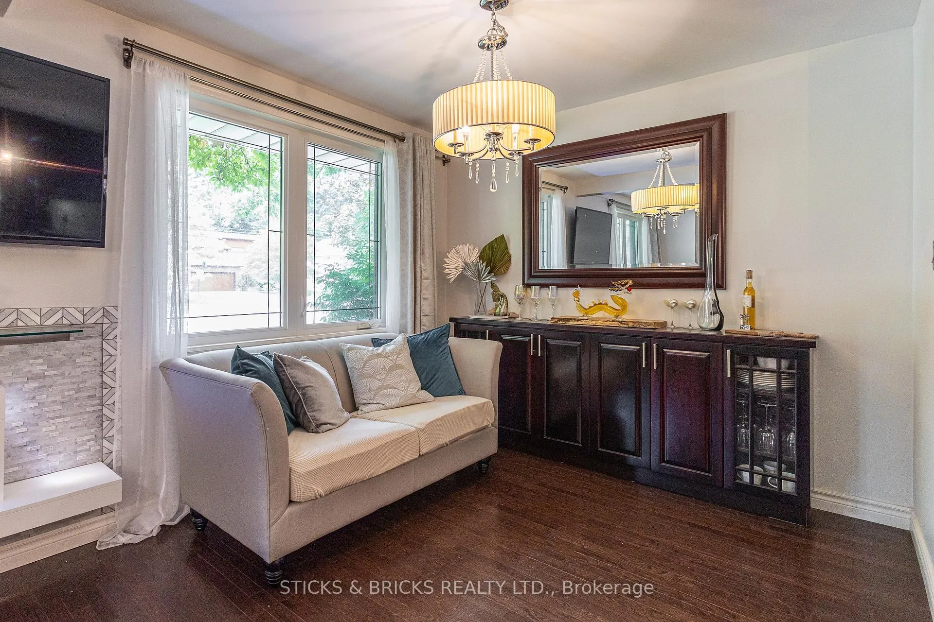 Photo 13 of 2530 Dorchester Road, Niagara Falls, Stamford — HOMEH