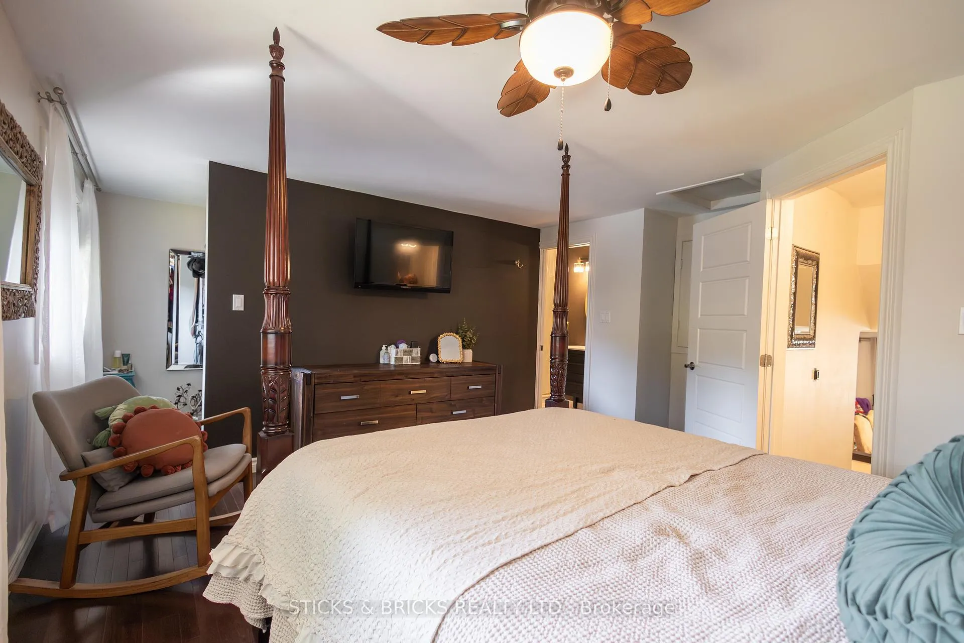 Photo 17 of 2530 Dorchester Road, Niagara Falls, Stamford — HOMEH
