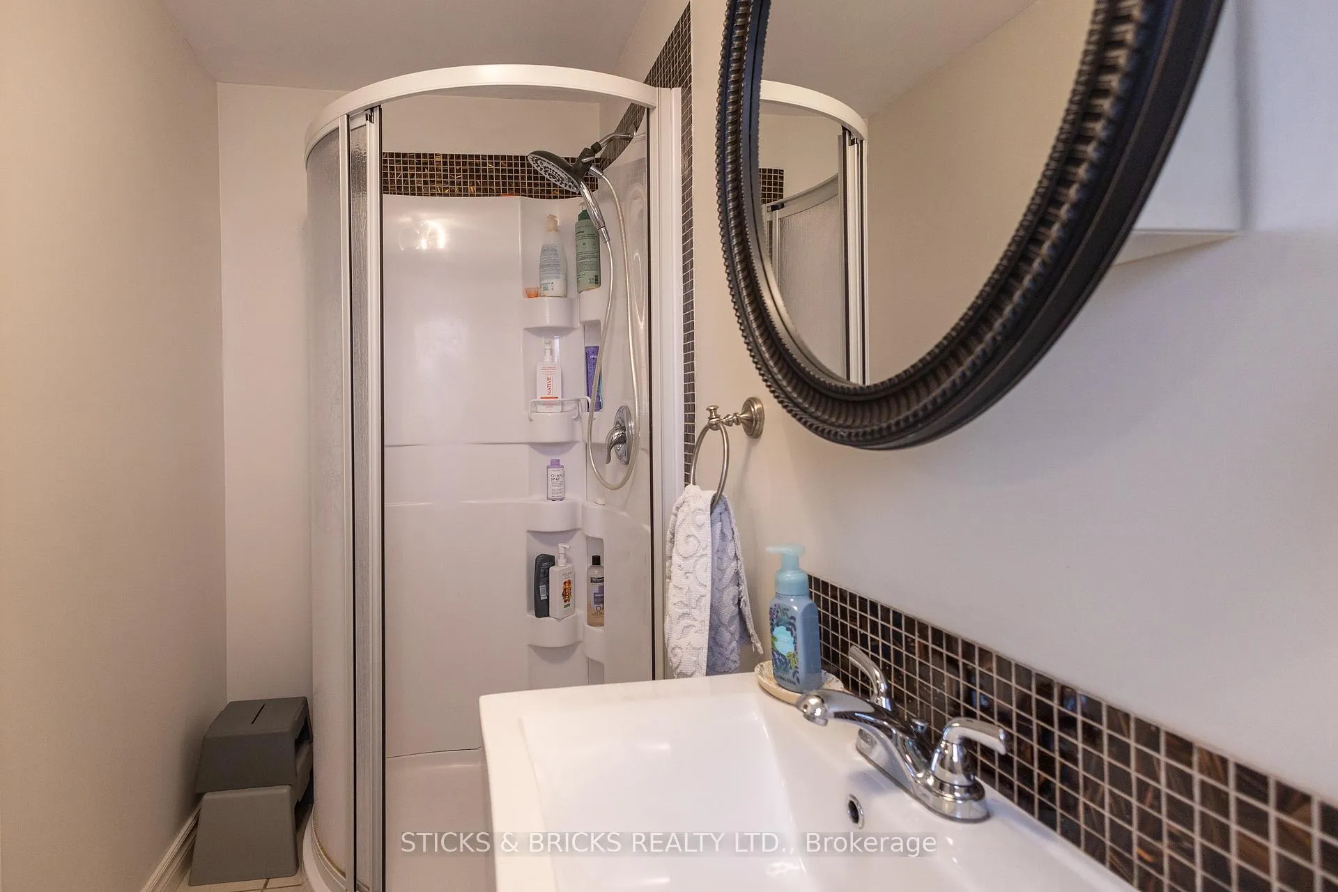 Photo 29 of 2530 Dorchester Road, Niagara Falls, Stamford — HOMEH