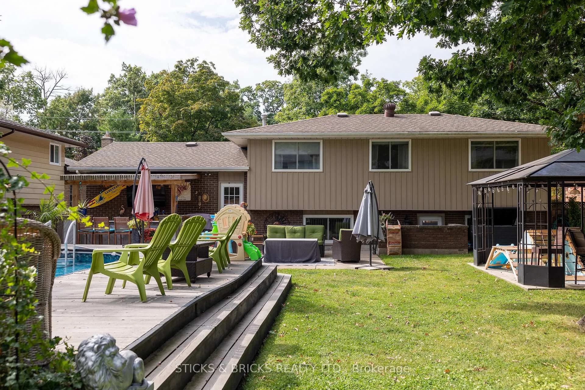 Photo 36 of 2530 Dorchester Road, Niagara Falls, Stamford — HOMEH