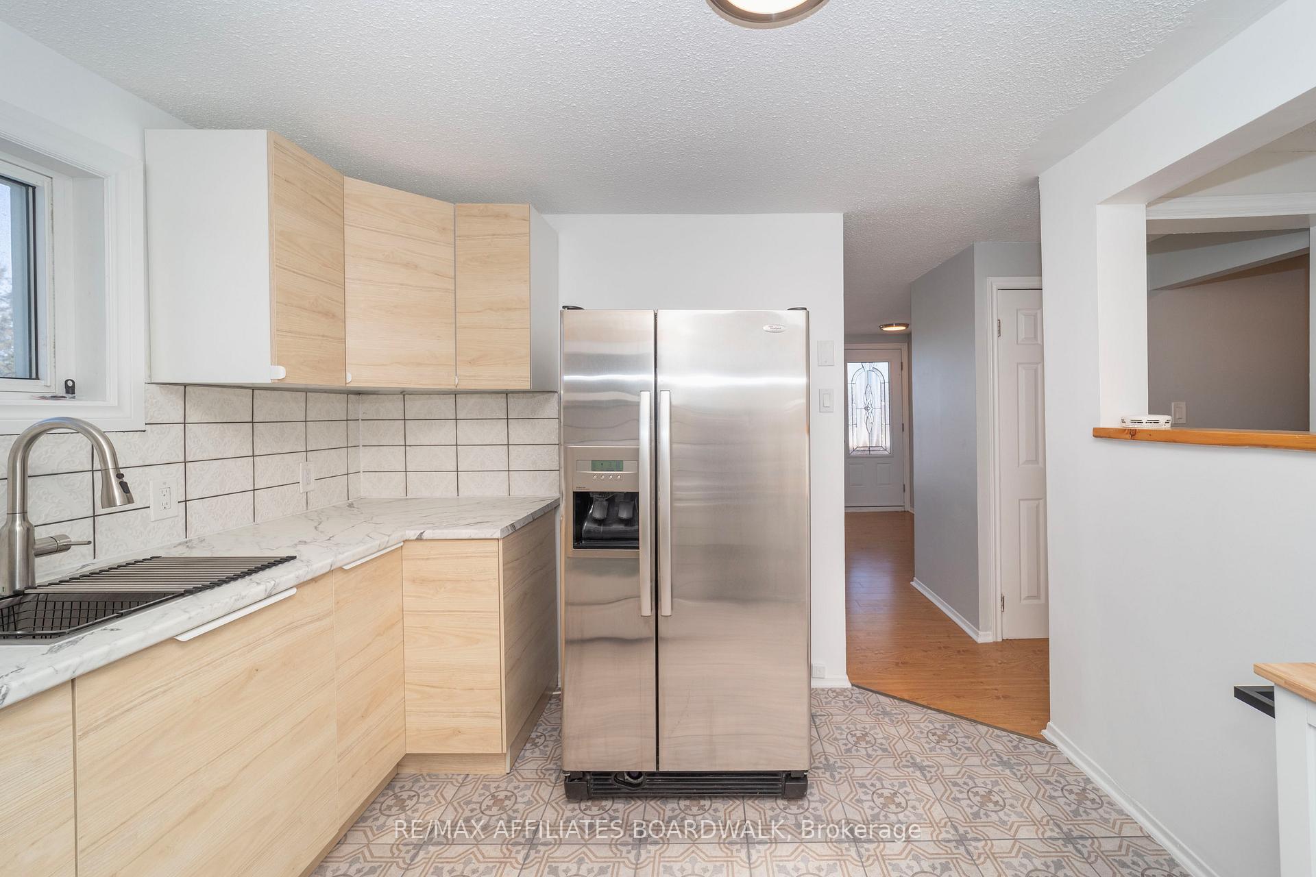 Photo 4 of Unit B, 1133 Maisonneuve Street, Ottawa, Convent Glen South — HOMEH