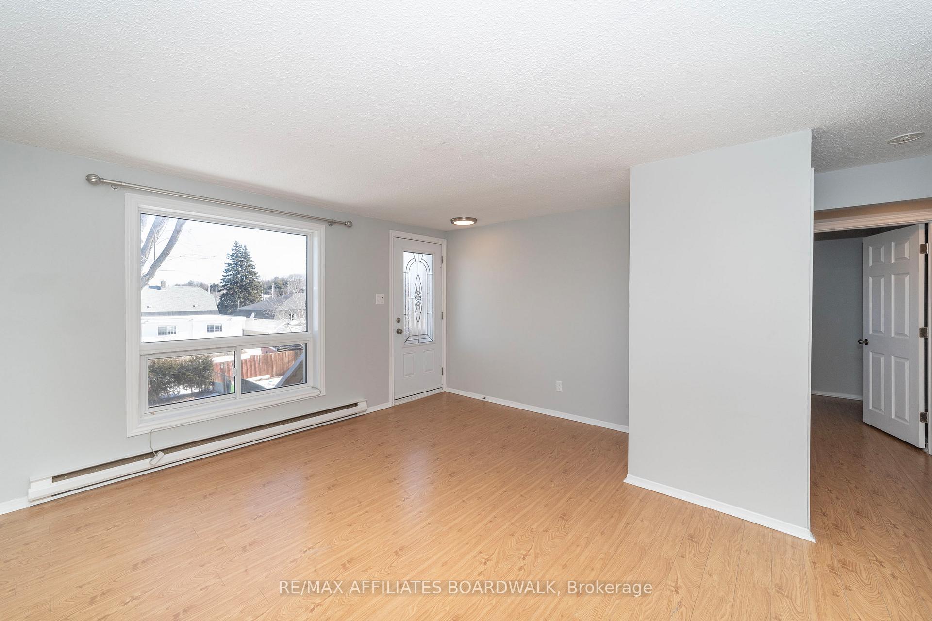 Photo 6 of Unit B, 1133 Maisonneuve Street, Ottawa, Convent Glen South — HOMEH