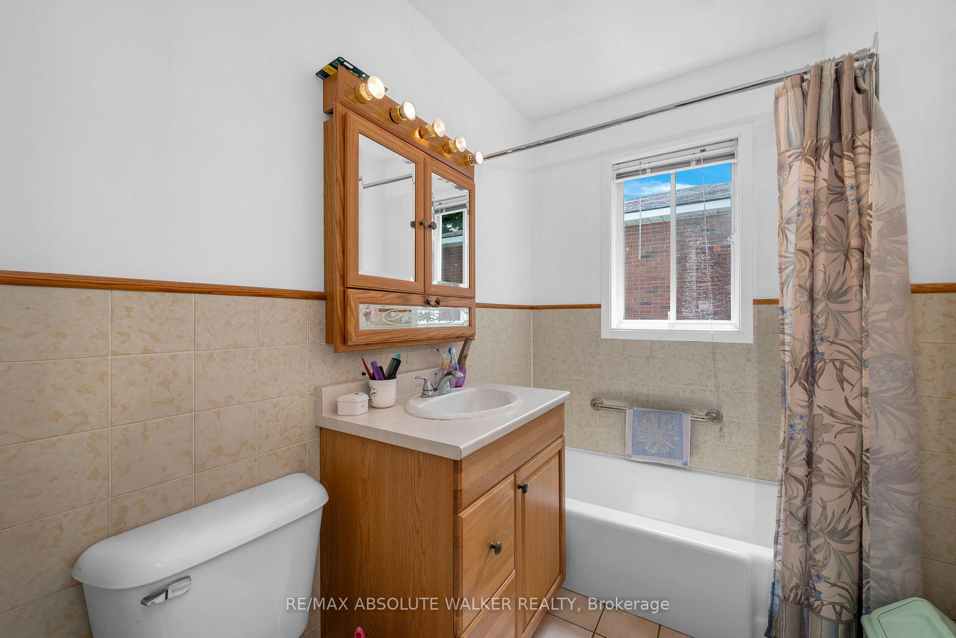 Photo 15 of 1121 Cholette Crescent, Ottawa, Convent Glen South — HOMEH